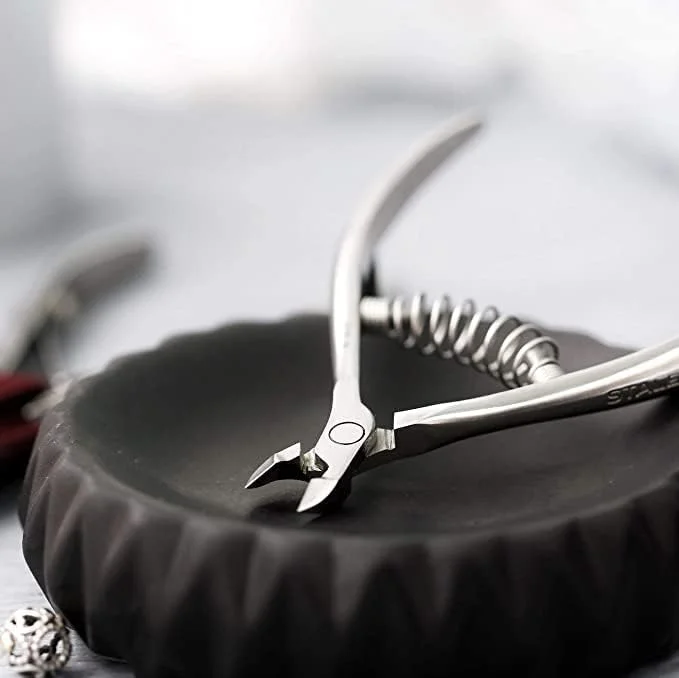 گوشت گیر ناخن، قیچی گوشت گیر حرفه ای تیز گیره ناخن استیل ضد زنگ ابزار مانیکور پدیکور برای ناخن های دست و پا مدل BHS-13 با تیغه 7 میلی متری گوشت گیر ناخن، قیچی گوشت گیر حرفه ای تیز گیره ناخن استیل ضد زنگ ابزار مانیکور پدیکور برای ناخن های دست و پا مدل BHS-13 با تیغه 7 میلی متری