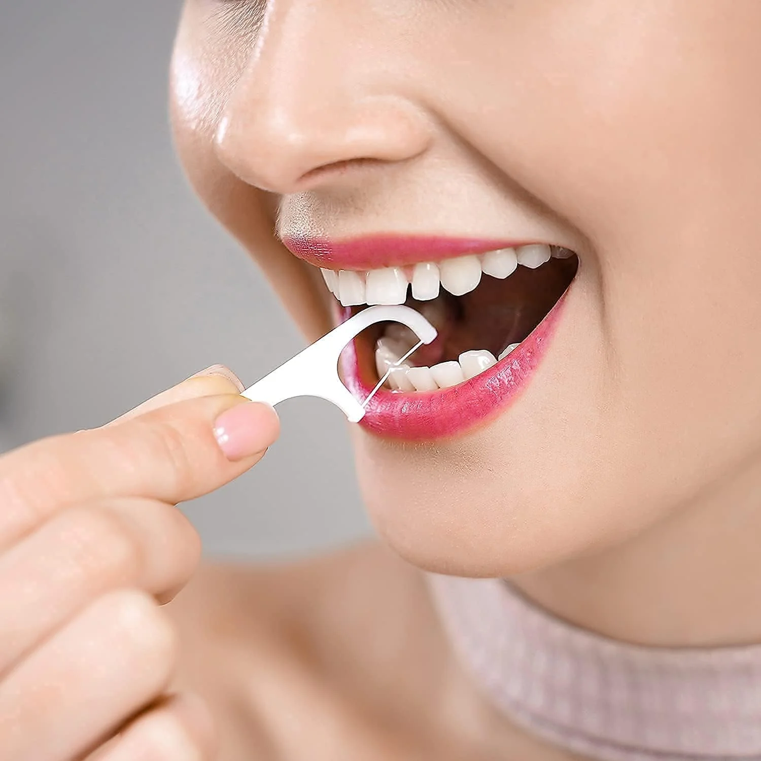 نخ دندان MAKINGTEC، جا نخ دندانی سفید رنگ، نخ دندان بزرگسال 88 عددی، بدون بو، نگهداری بهداشتی و مهر و موم شده، تمیز کننده بهداشتی تر دندان ها