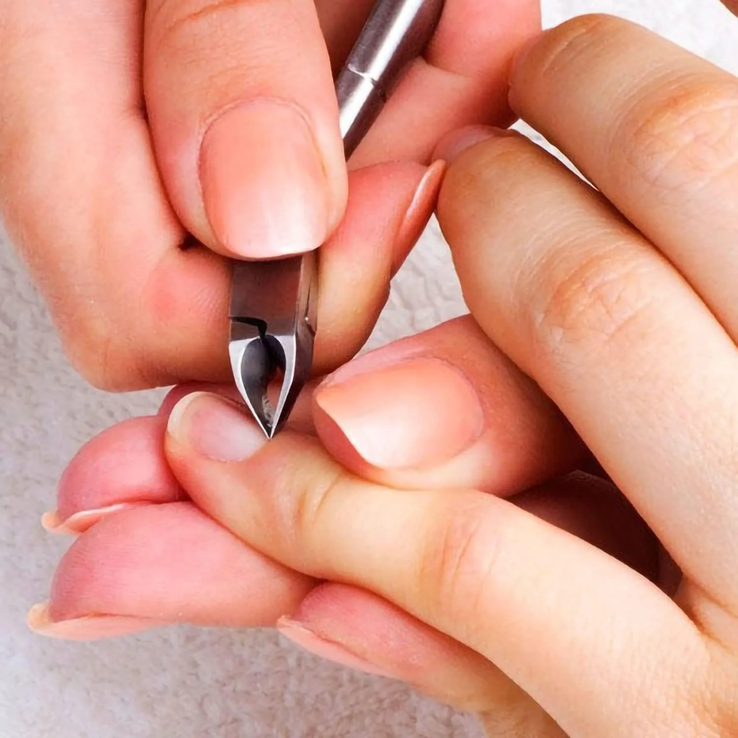 محلول از بین برنده کوتیکول ناخن پایلوت مدل Silky Cool Nails - برای درمان بی نقص پدیکور و مانیکور، کوتیکول های ناخن را نرم می کند و باعث می شود کوتیکول ها به راحتی از بین بروند (صورتی، 500 میلی لیتر) محلول از بین برنده کوتیکول ناخن پایلوت مدل Silky Cool Nails - برای درمان بی نقص پدیکور و مانیکور، کوتیکول های ناخن را نرم می کند و باعث می شود کوتیکول ها به راحتی از بین بروند (صورتی، 500 میلی لیتر)