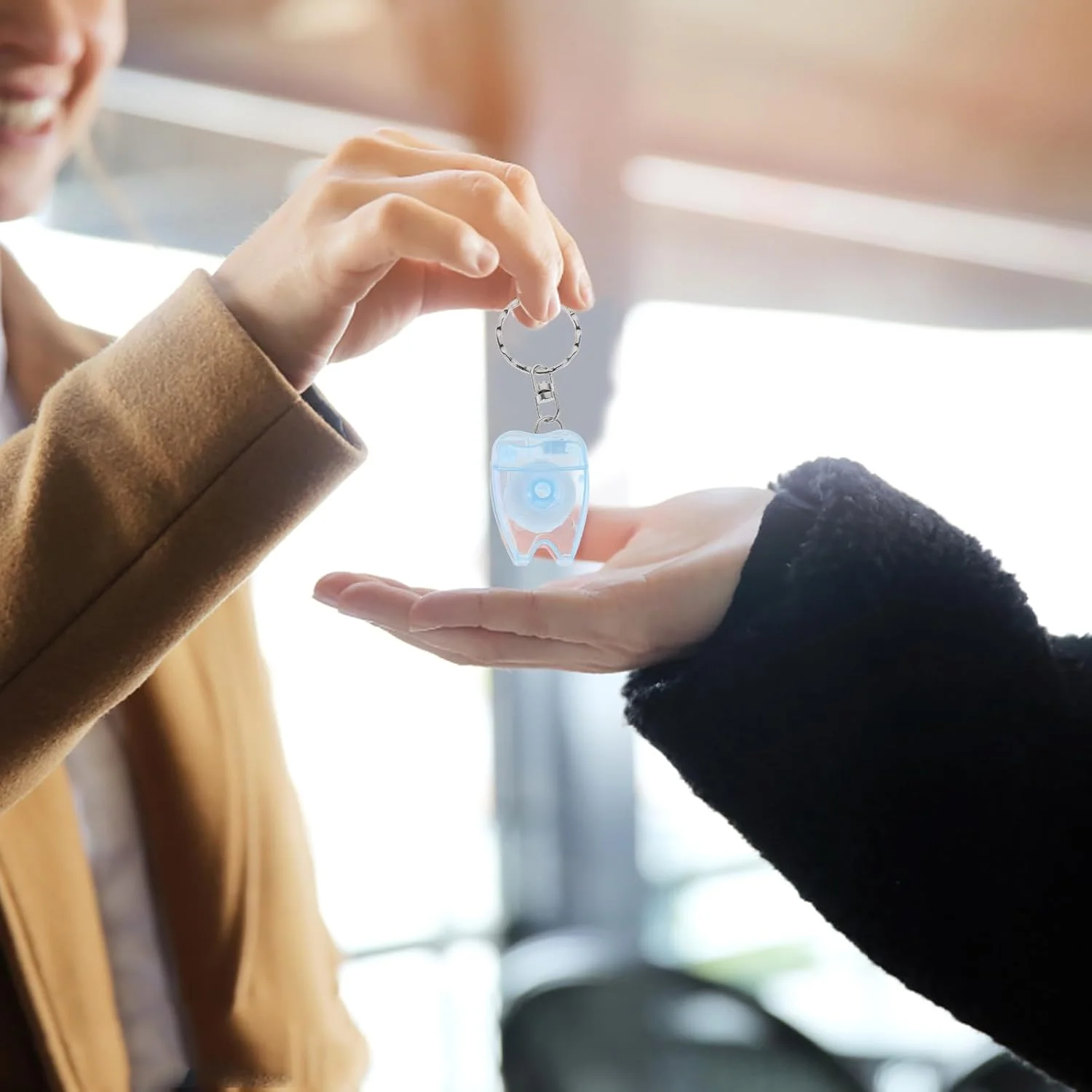 هیلایفتی 15 متری نخ دندان قابل حمل جاکلیدی نخ دندان 4 عدد (رنگ تصادفی) هیلایفتی 15 متری نخ دندان قابل حمل جاکلیدی نخ دندان 4 عدد (رنگ تصادفی)