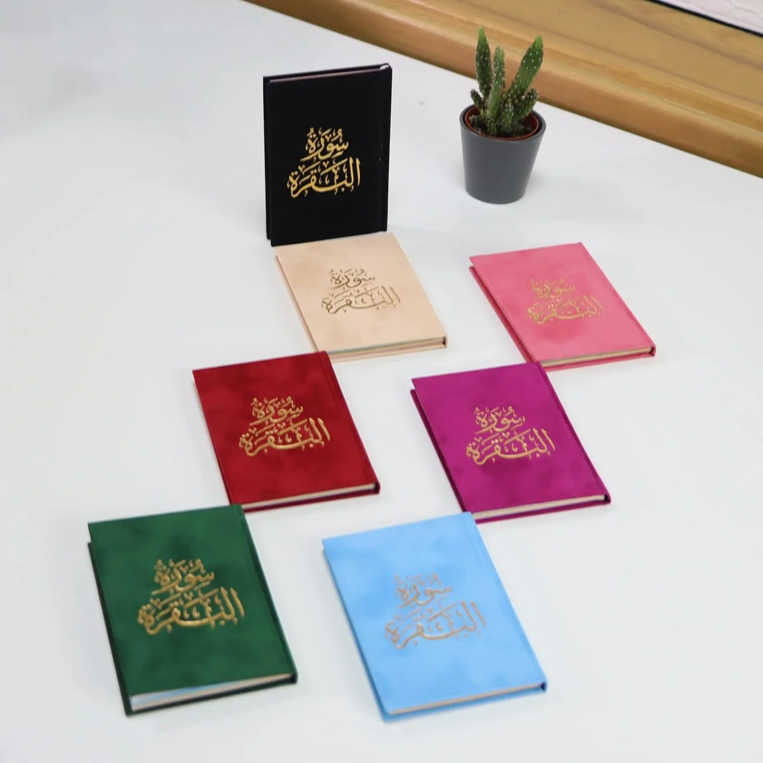 سوره بقره، جلد مخمل بهشتی، چاپ طلا، 8x12 (کرم)، سایز کوچک سوره بقره، جلد مخمل بهشتی، چاپ طلا، 8x12 (کرم)، سایز کوچک