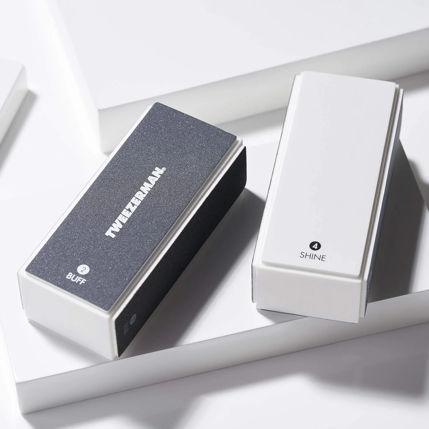 مجموعه دو عددی بافرهای ناخن تویزرمن، سوهان های چند طرفه برای سوهان کشی، بافر کردن، صاف کردن و براق کردن ناخن، پدهای رنگی برای استفاده آسان، پرداخت با کیفیت سالن، بادوام و ملایم، مشکی