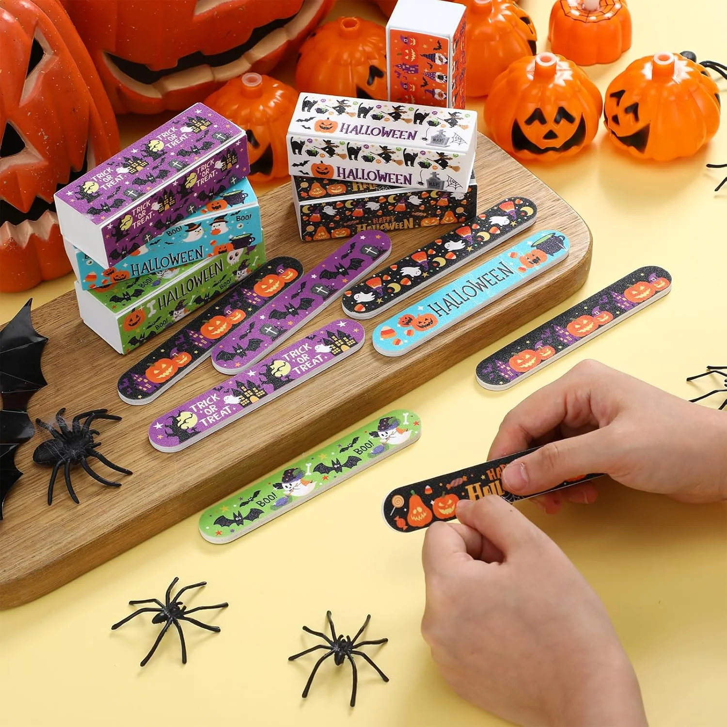 لریتون ست 18 عددی هدیه هالووین، شامل سوهان ناخن و بافر، ابزار مانیکور شامل 12 عدد سوهان سمباده ای و 6 عدد بافر مستطیلی برای زنان و بزرگسالان، مناسب مهمانی