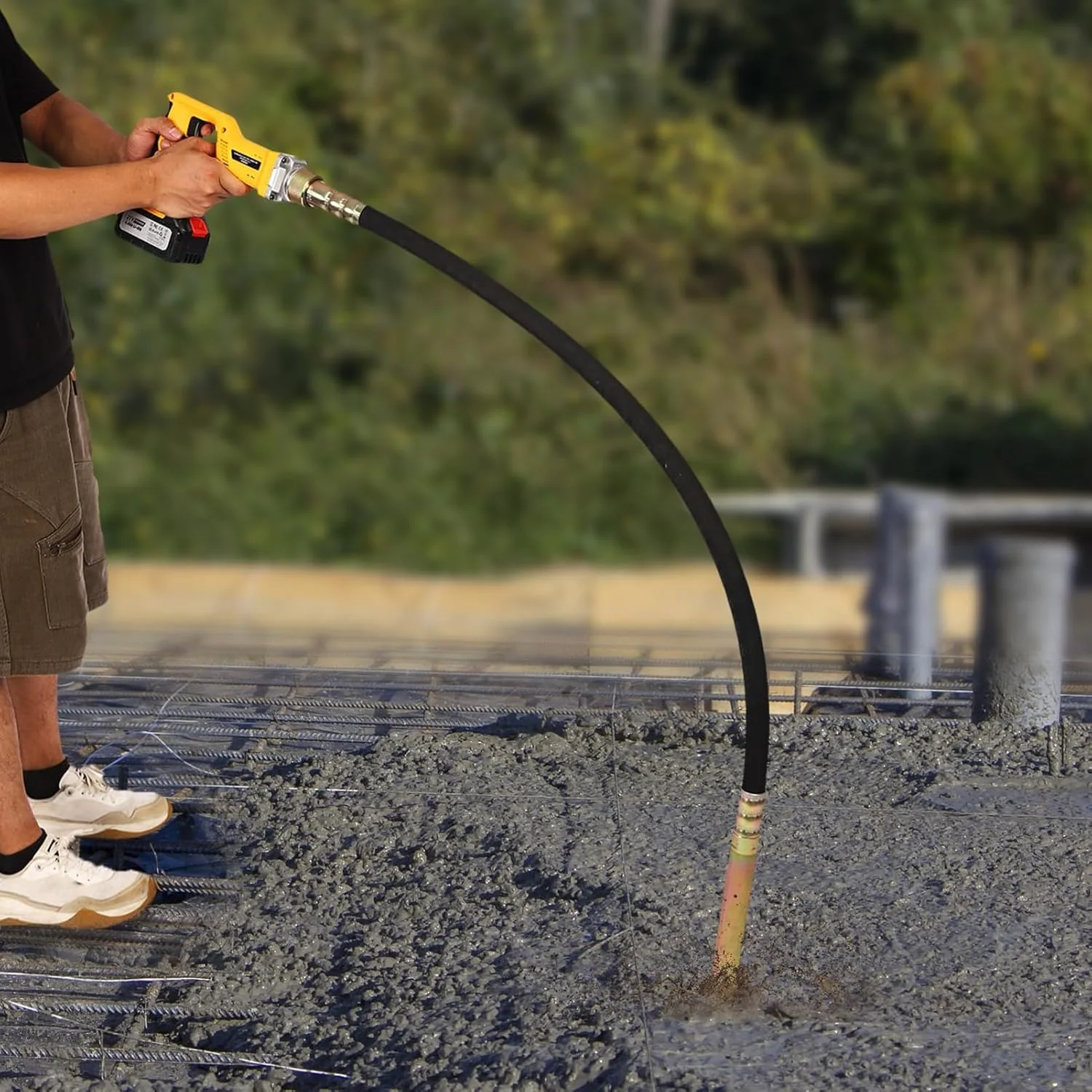 ابزار ویبره بتن، پوکر ویبراتور بتن، ویبراتور بتن بی سیم 21 ولت دستی با شارژر و باتری، ابزار ویبره سیمان برای مخلوط کردن و متراکم کردن بتن ساختمان ابزار ویبره بتن، پوکر ویبراتور بتن، ویبراتور بتن بی سیم 21 ولت دستی با شارژر و باتری، ابزار ویبره سیمان برای مخلوط کردن و متراکم کردن بتن ساختمان