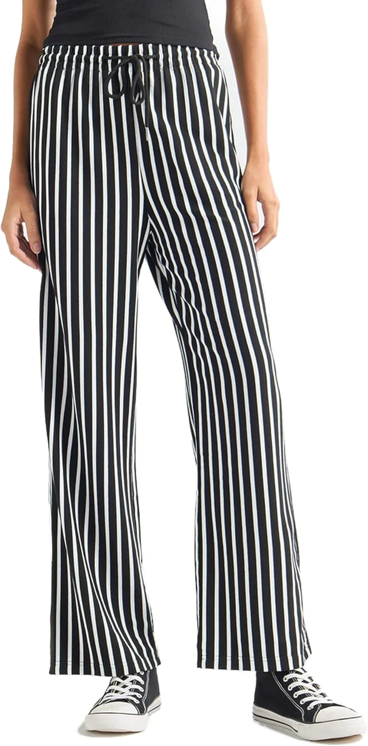 شلوار زنانه راه راه پاچه گشاد با بند کشی شلوار زنانه راه راه پاچه گشاد با بند کشی