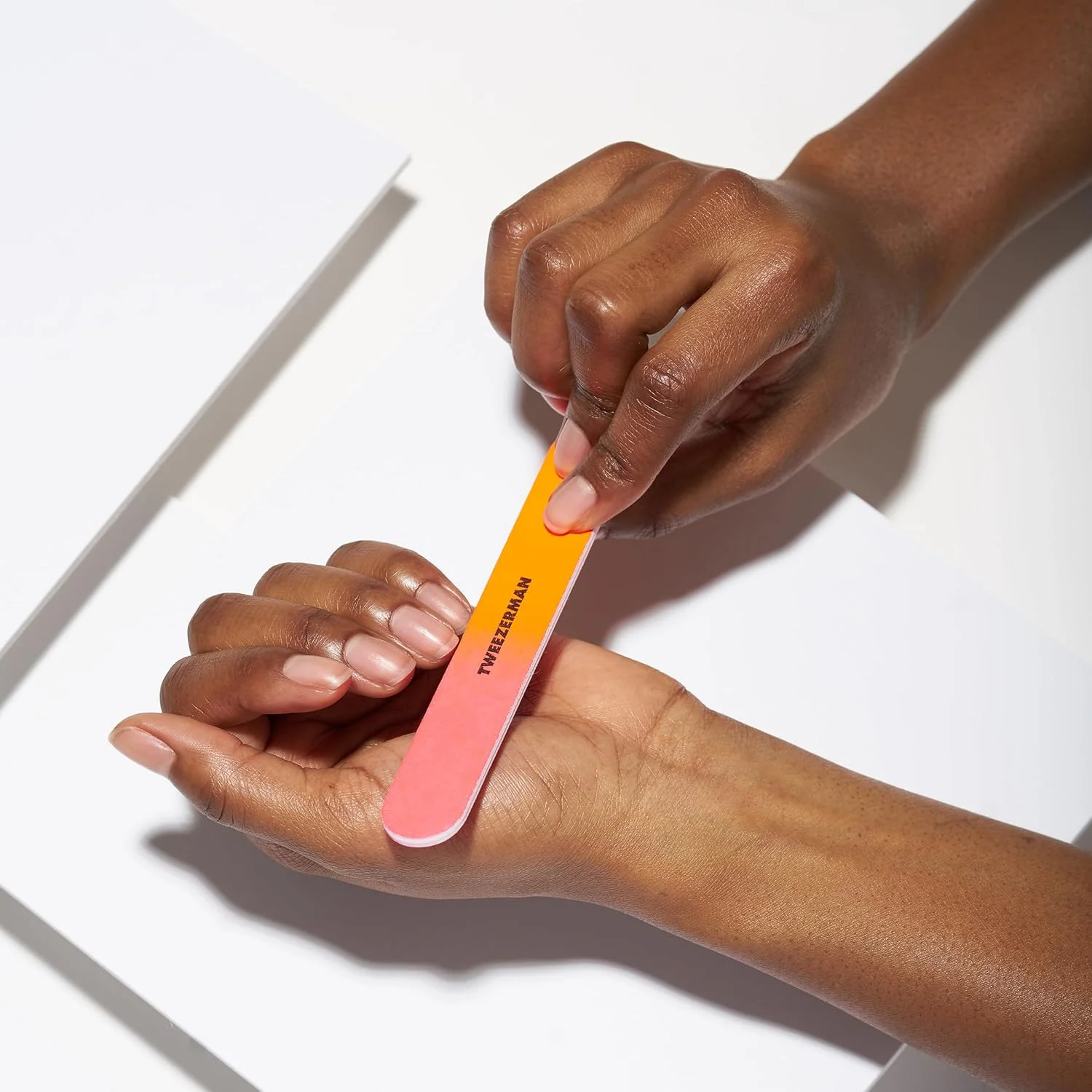 ست سوهان ناخن 3 عددی تویزرمن نئون فیلمیتس - سوهان ناخن حرفه ای دو طرفه با درجه زبری 100/180 برای ناخن های طبیعی و اکریلیک، چند رنگ با کیف حمل، شکل دهی دقیق و پرداخت صاف، بادوام و قابل حمل ست سوهان ناخن 3 عددی تویزرمن نئون فیلمیتس - سوهان ناخن حرفه ای دو طرفه با درجه زبری 100/180 برای ناخن های طبیعی و اکریلیک، چند رنگ با کیف حمل، شکل دهی دقیق و پرداخت صاف، بادوام و قابل حمل