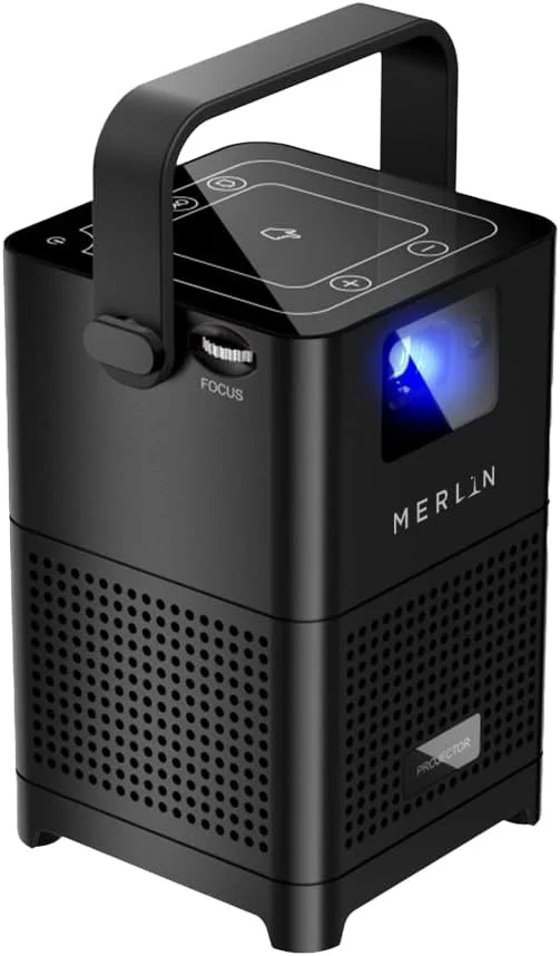 پروژکتور هوشمند قابل حمل MERLIN Cube Premium – نمایشگر 400 اینچی UHD، ال ای دی DLP با 500 انسی لومن، اصلاح زاویه خودکار، سیستم عامل اندروید، باتری 3 ساعته، 16 گیگابایت حافظه فلش، بلندگوی داخلی، سازگار با iOS/Android