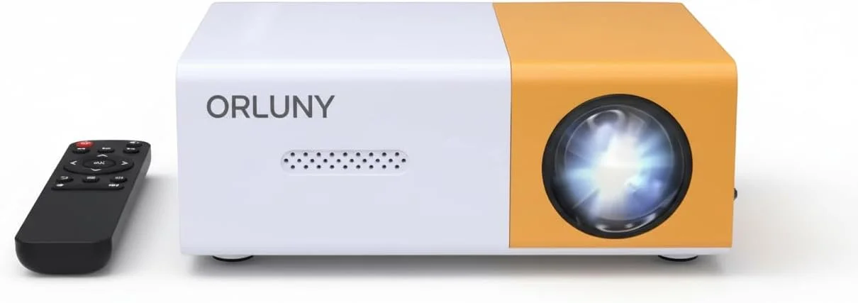 پروژکتور مینی ORLUNY، پروژکتور قابل حمل HD مناسب برای سینمای خانگی، سازگار با HDMI، USB، PS5، تی وی استیک، سوییچ، ایکس باکس - طراحی جمع و جور برای کودکان، اتاق خواب و شب های فیلم در فضای باز پروژکتور مینی ORLUNY، پروژکتور قابل حمل HD مناسب برای سینمای خانگی، سازگار با HDMI، USB، PS5، تی وی استیک، سوییچ، ایکس باکس - طراحی جمع و جور برای کودکان، اتاق خواب و شب های فیلم در فضای باز