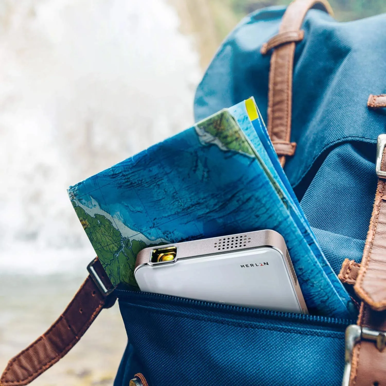 پروژکتور بی سیم فوق العاده کوچک MERLIN | 1080P HD، DLP، اندازه جیبی، بلندگوهای داخلی، کیستون خودکار، Screen Mirroring، نمایشگر 120 اینچی، قابل حمل، باتری قابل شارژ با عمر بیش از 30000 ساعت + اندروید استیک پروژکتور بی سیم فوق العاده کوچک MERLIN | 1080P HD، DLP، اندازه جیبی، بلندگوهای داخلی، کیستون خودکار، Screen Mirroring، نمایشگر 120 اینچی، قابل حمل، باتری قابل شارژ با عمر بیش از 30000 ساعت + اندروید استیک