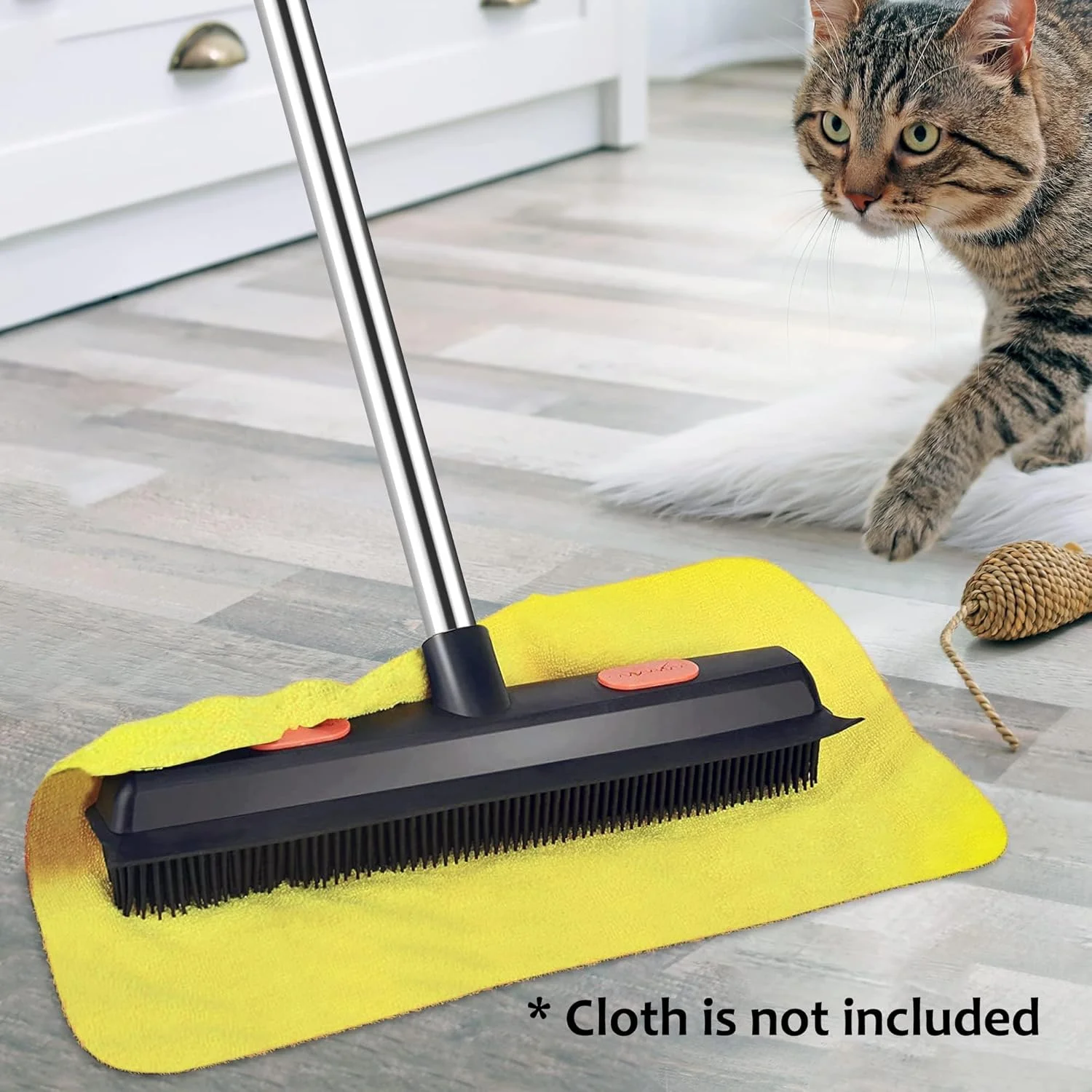 برس موی حیوانات خانگی لاستیکی Azonee با تیغه لاستیکی، چنگک فرش برای جمع آوری موی حیوانات خانگی با دسته بلند، پرزگیر قابل حمل، جارو نرم برای فرش کرکی، چوب سخت، کاشی، پنجره