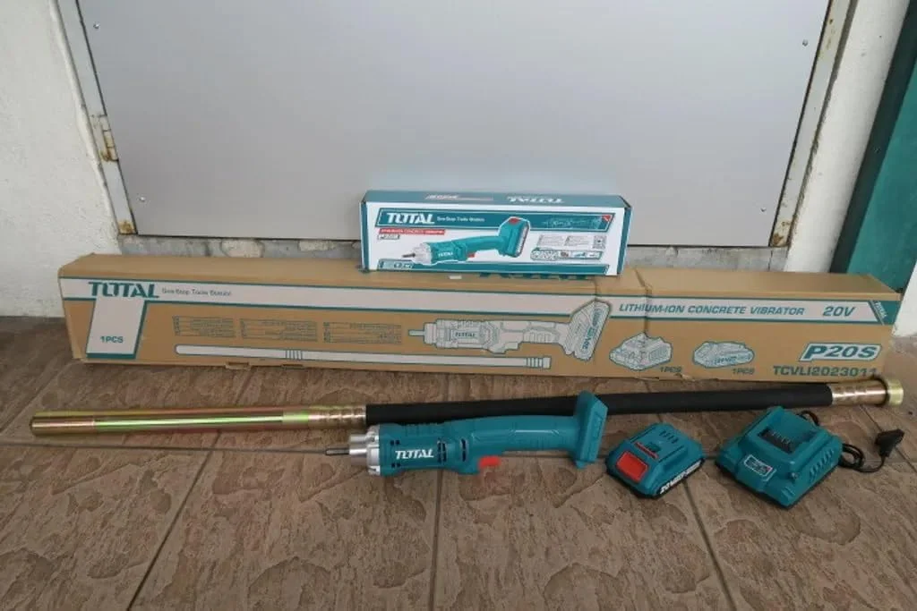 ویبراتور بتن شارژی سوپر-توتال 20 ولت – پوکر 35 میلیمتری در 1200 میلیمتر به همراه باتری 2.0 آمپر ساعتی و شارژر سریع – ابزار قابل حمل برای تراکم بتن، فونداسیون و کارهای دال ویبراتور بتن شارژی سوپر-توتال 20 ولت – پوکر 35 میلیمتری در 1200 میلیمتر به همراه باتری 2.0 آمپر ساعتی و شارژر سریع – ابزار قابل حمل برای تراکم بتن، فونداسیون و کارهای دال