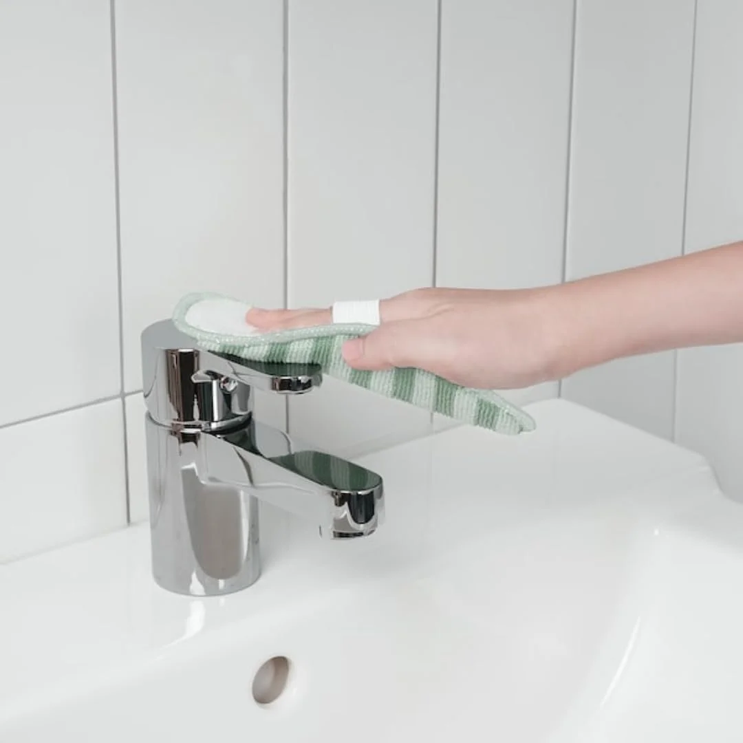 ست نظافت منزل - ترکیبی از ابزار نظافت منزل شامل جارو، تی، کیت گردگیری، ست آشپزخانه منزل، ست ترکیبی نظافت منزل، پاک کننده های چند منظوره منزل (آبی/زرد)