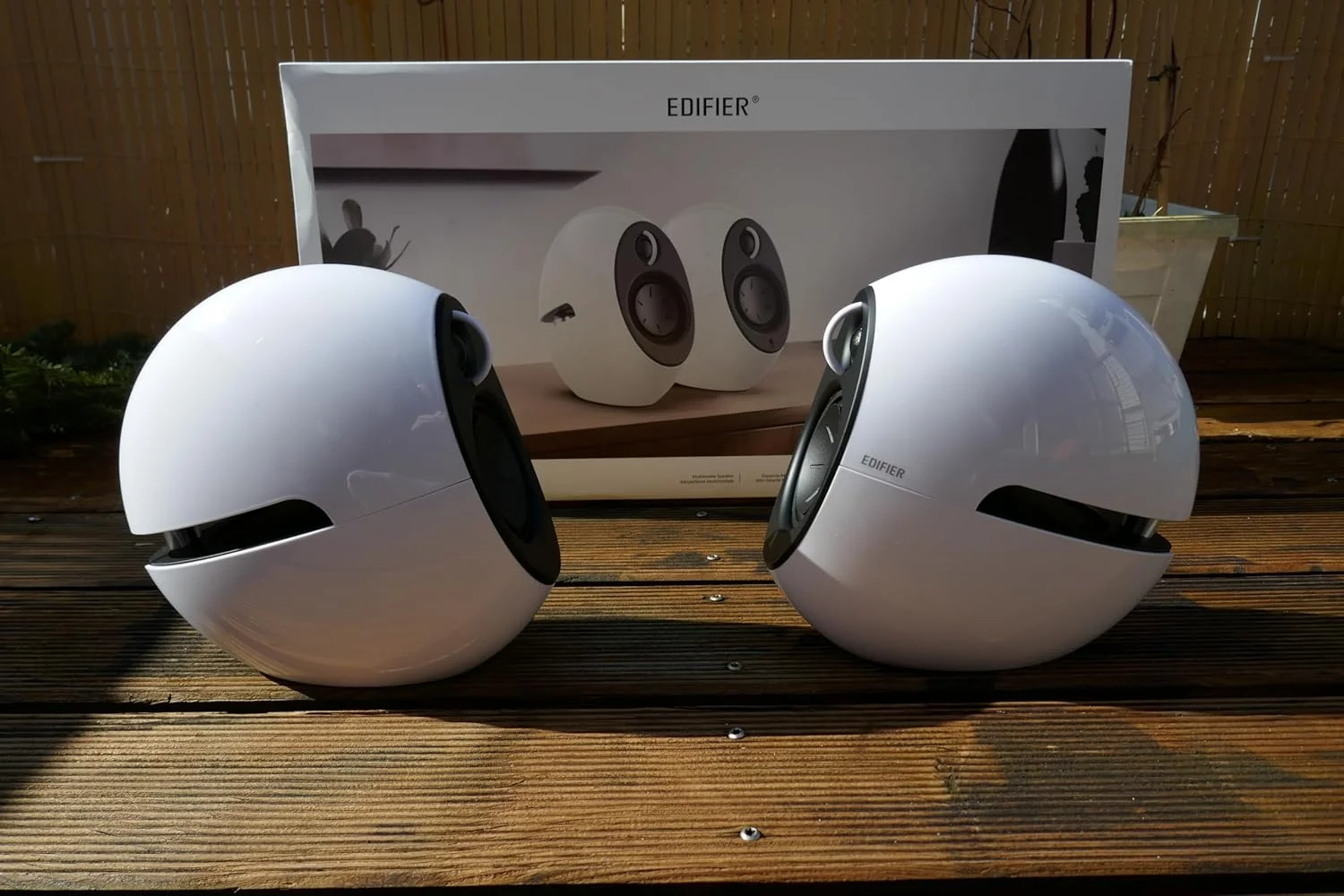 اسپیکر کامپیوتر Edifier e25HD با رادیاتورهای پسیو باس و بلوتوث 5.3 LDAC برای دسکتاپ - ورودی اپتیکال - اسپیکرهای قفسه کتاب Hi-Res با توان 74 وات با سیم 24 بیت/96 کیلوهرتز و بی سیم 990 کیلوبیت بر ثانیه سفید