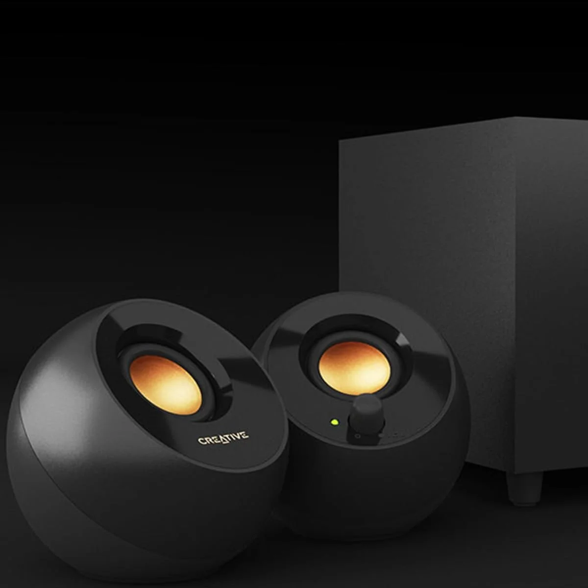 اسپیکرهای رومیزی Creative Pebble PLUS 2.1 با ساب ووفر رو به پایین و درایورهای دوربرد، توان خروجی کلی تا 8 وات RMS برای کامپیوترها و لپ‌تاپ‌ها (مشکی)