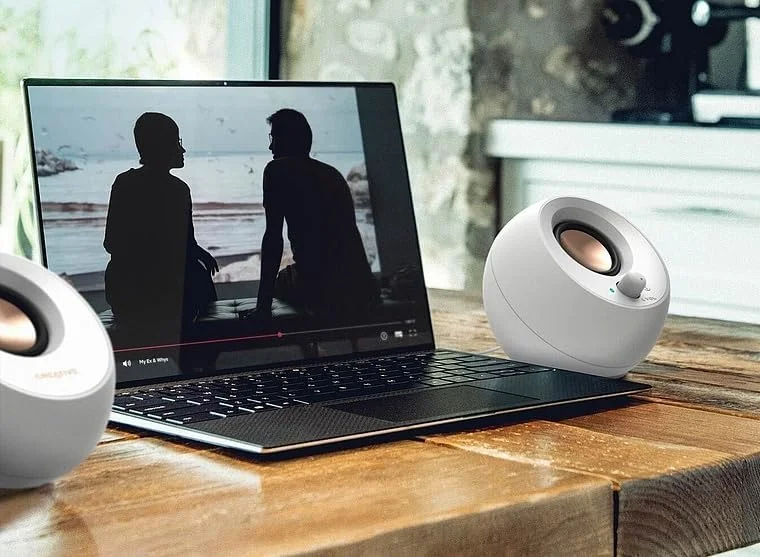 اسپیکرهای رومیزی کریتیو Pebble V3 با طراحی مینیمال، اتصال USB-C و صدای USB، تقویت وضوح دیالوگ، بلوتوث 5.0، توان 8 وات RMS و حداکثر توان 16 وات، شامل تبدیل USB-A (سفید)