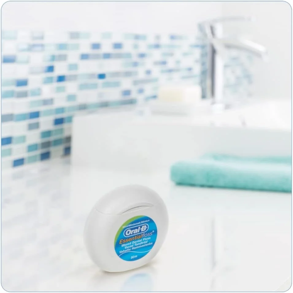 نخ دندان اورال-بی Essentialfloss با طعم نعناع و روکش موم، 50 متر، سفید نخ دندان اورال-بی Essentialfloss با طعم نعناع و روکش موم، 50 متر، سفید