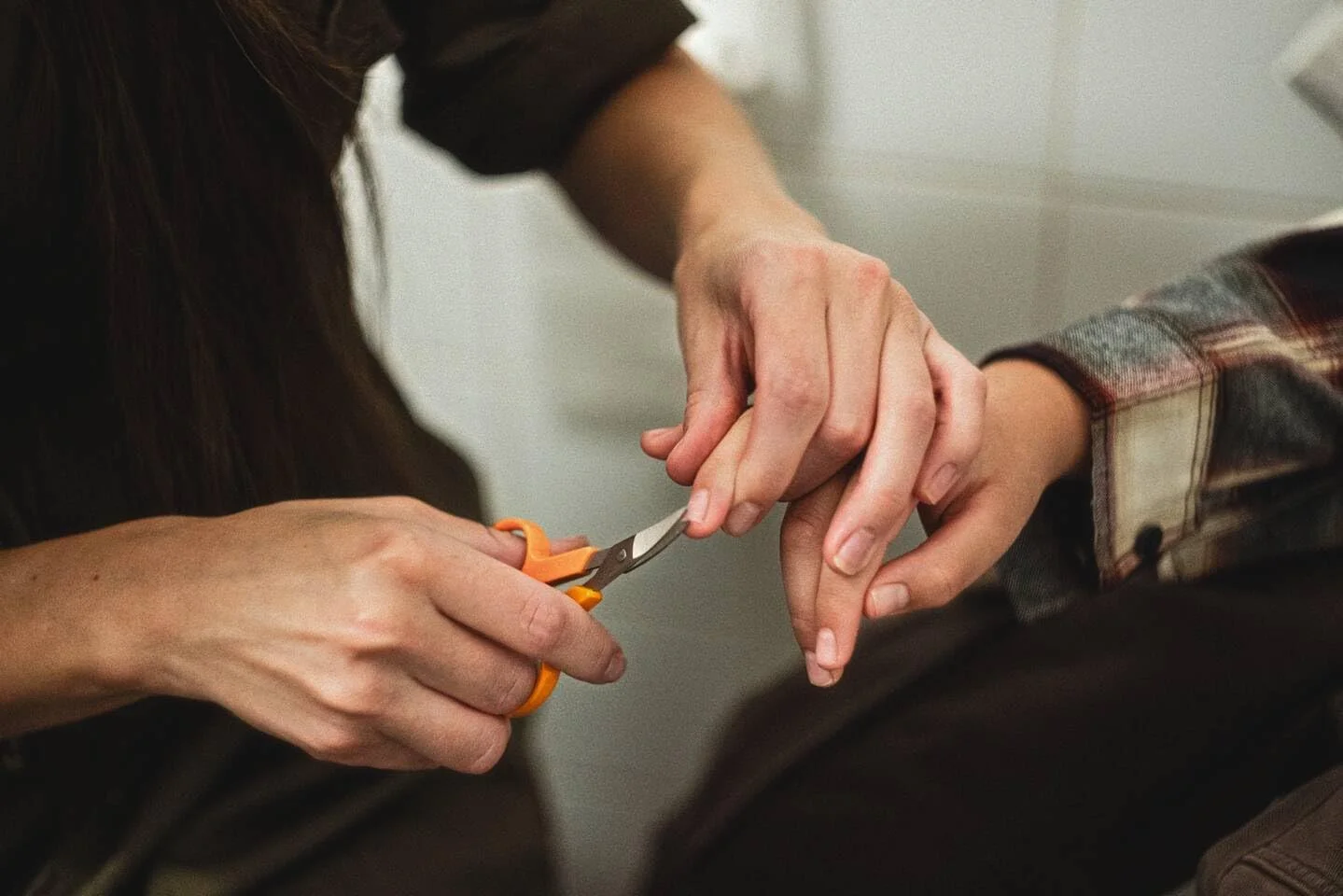 قیچی مانیکور فیسکارس کلاسیک 1075058، خمیده، مناسب دست راست و چپ، طول کلی: 10 سانتی متر، دسته ارگونومیک بهبود یافته، فولاد/پلاستیک با کیفیت، نارنجی قیچی مانیکور فیسکارس کلاسیک 1075058، خمیده، مناسب دست راست و چپ، طول کلی: 10 سانتی متر، دسته ارگونومیک بهبود یافته، فولاد/پلاستیک با کیفیت، نارنجی