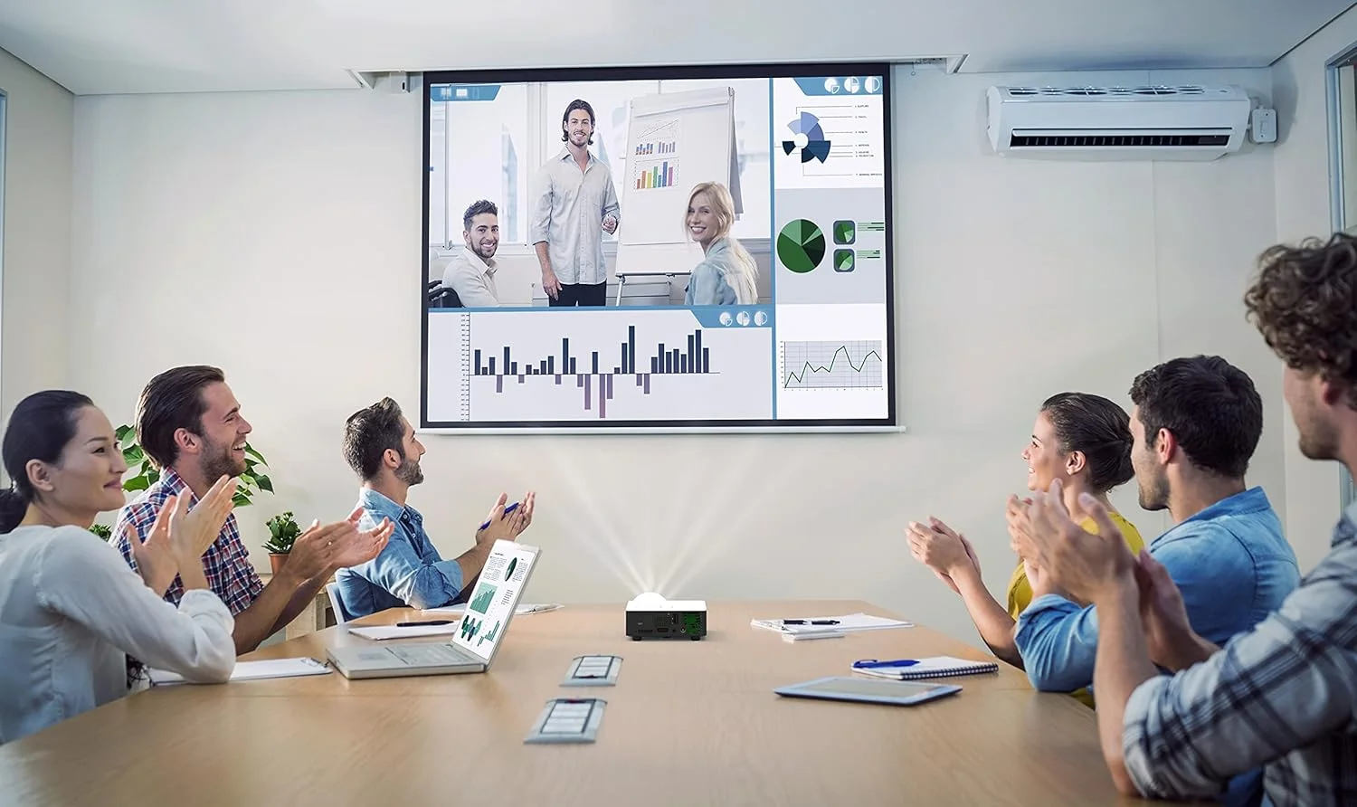 پروژکتور LED کوتاه برد اپتوما ML1050ST+ (WXGA، 1000 لومن LED، کنتراست 20.000، سه بعدی)