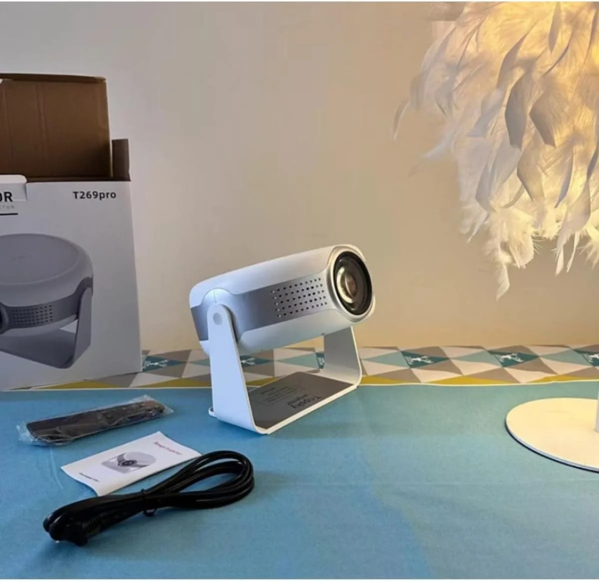 پروژکتور 4K HD مدل T269Pro، قابل حمل و جمع و جور، چرخش 130 درجه، تصحیح کیستون، WiFi6، پشتیبانی از 1080P، بلندگوی داخلی، روشنایی بالا، اندروید بی سیم، سینمای خانگی و اداری، طراحی بشقاب پرنده شناور پروژکتور 4K HD مدل T269Pro، قابل حمل و جمع و جور، چرخش 130 درجه، تصحیح کیستون، WiFi6، پشتیبانی از 1080P، بلندگوی داخلی، روشنایی بالا، اندروید بی سیم، سینمای خانگی و اداری، طراحی بشقاب پرنده شناور