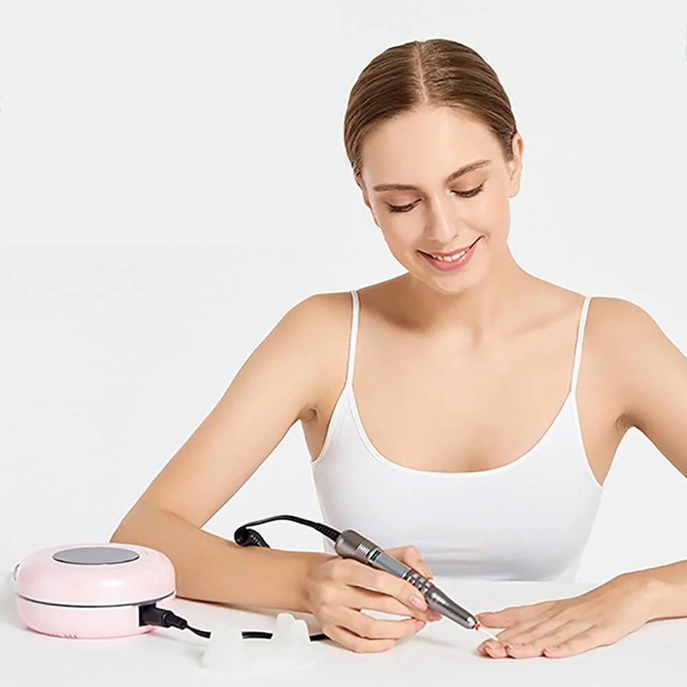 ست دریل برقی ناخن QJJML، پولیشر سنباده ای قلمی مانیکور با 4 عدد مته قابل تعویض و نوارهای سنباده برای لایه برداری، سوهان کشی، پولیش، از بین بردن ناخن، ابزار ناخن اکریلیک، زرد