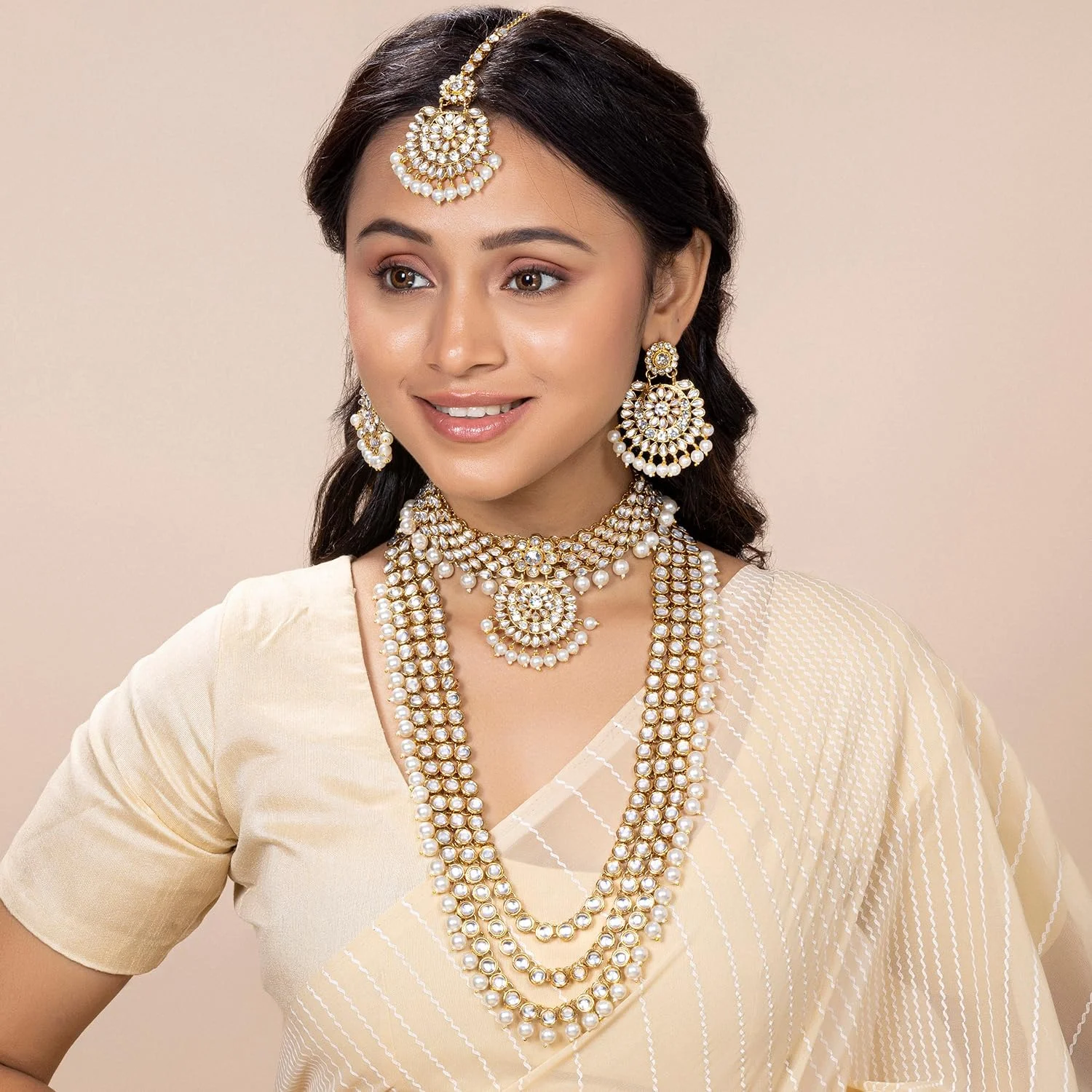 آهلی ست جواهرات عروسی هندی شامل گردنبند چوکر بلند نگین دار، گوشواره و تیکا پیشانی زنانه آهلی ست جواهرات عروسی هندی شامل گردنبند چوکر بلند نگین دار، گوشواره و تیکا پیشانی زنانه