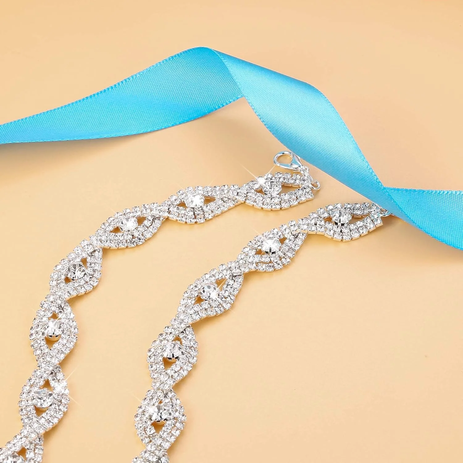 ست جواهرات عروس زنانه شامل گردنبند نگیندار، گوشوارههای آویز اشکی، دستبند کریستالی، ست جواهرات ساقدوش عروس مناسب مهمانی عروسی و جشن، گردنبند 41 سانتیمتری + دستبند 21.5 سانتیمتری، نگیندار، بدون ست جواهرات عروس زنانه شامل گردنبند نگیندار، گوشوارههای آویز اشکی، دستبند کریستالی، ست جواهرات ساقدوش عروس مناسب مهمانی عروسی و جشن، گردنبند 41 سانتیمتری + دستبند 21.5 سانتیمتری، نگیندار، بدون