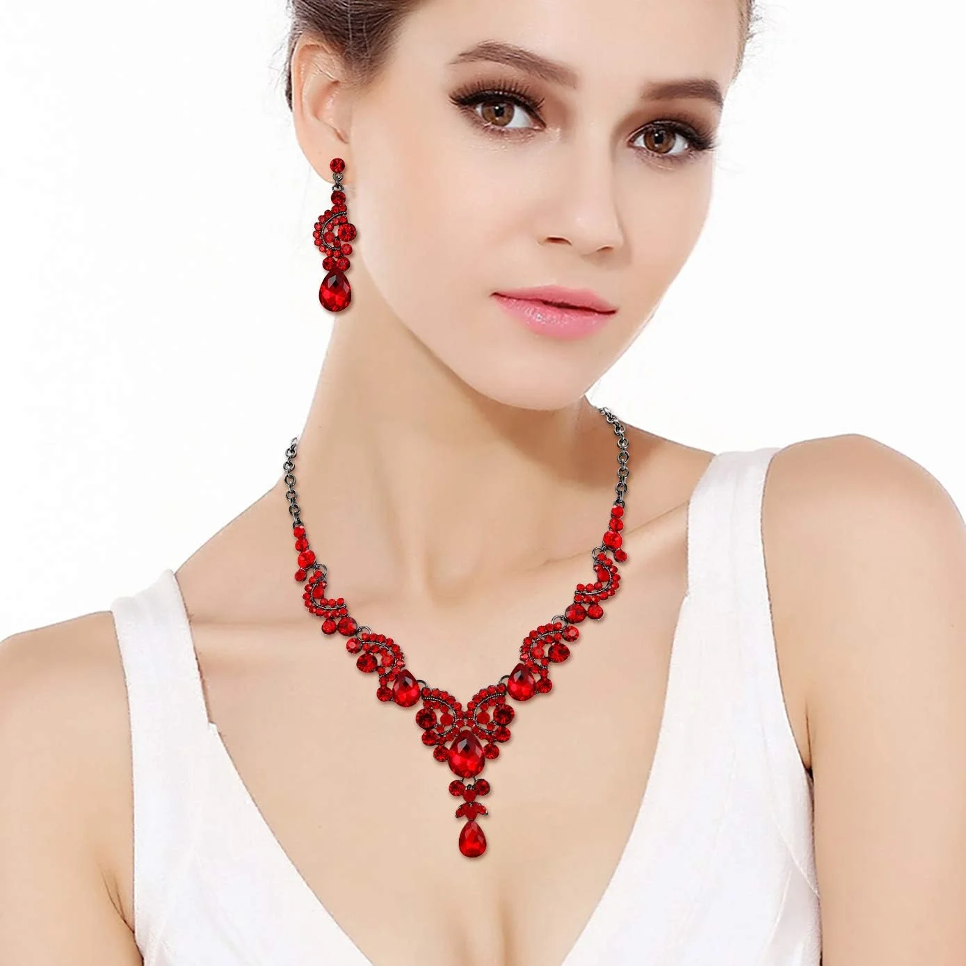 اور فیت ست گردنبند و گوشواره اشکی طرح گل موجی نگین دار عروس، کریستال اور فیت ست گردنبند و گوشواره اشکی طرح گل موجی نگین دار عروس، کریستال