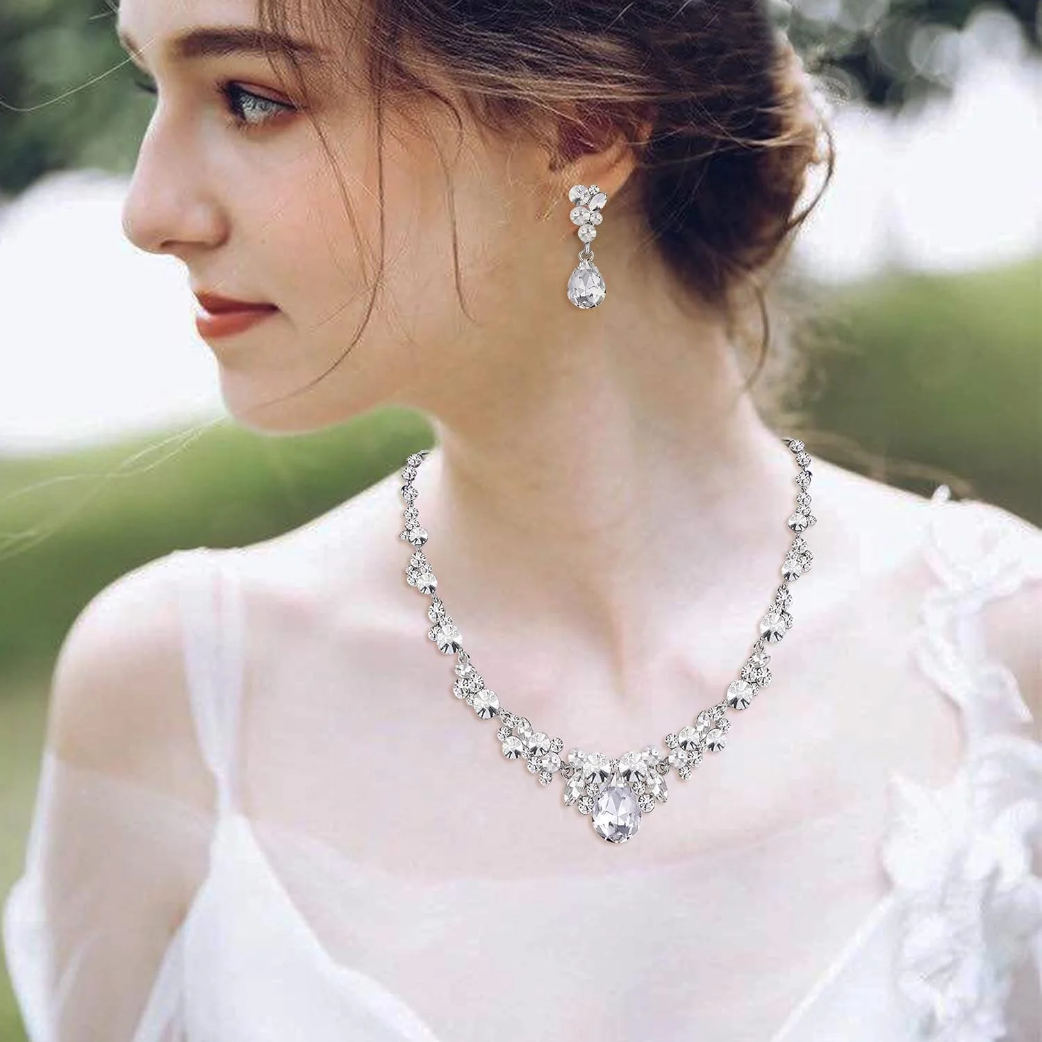 ست گردنبند و گوشواره اشکی گلدار مجلسی نگین دار EVER FAITH ست گردنبند و گوشواره اشکی گلدار مجلسی نگین دار EVER FAITH