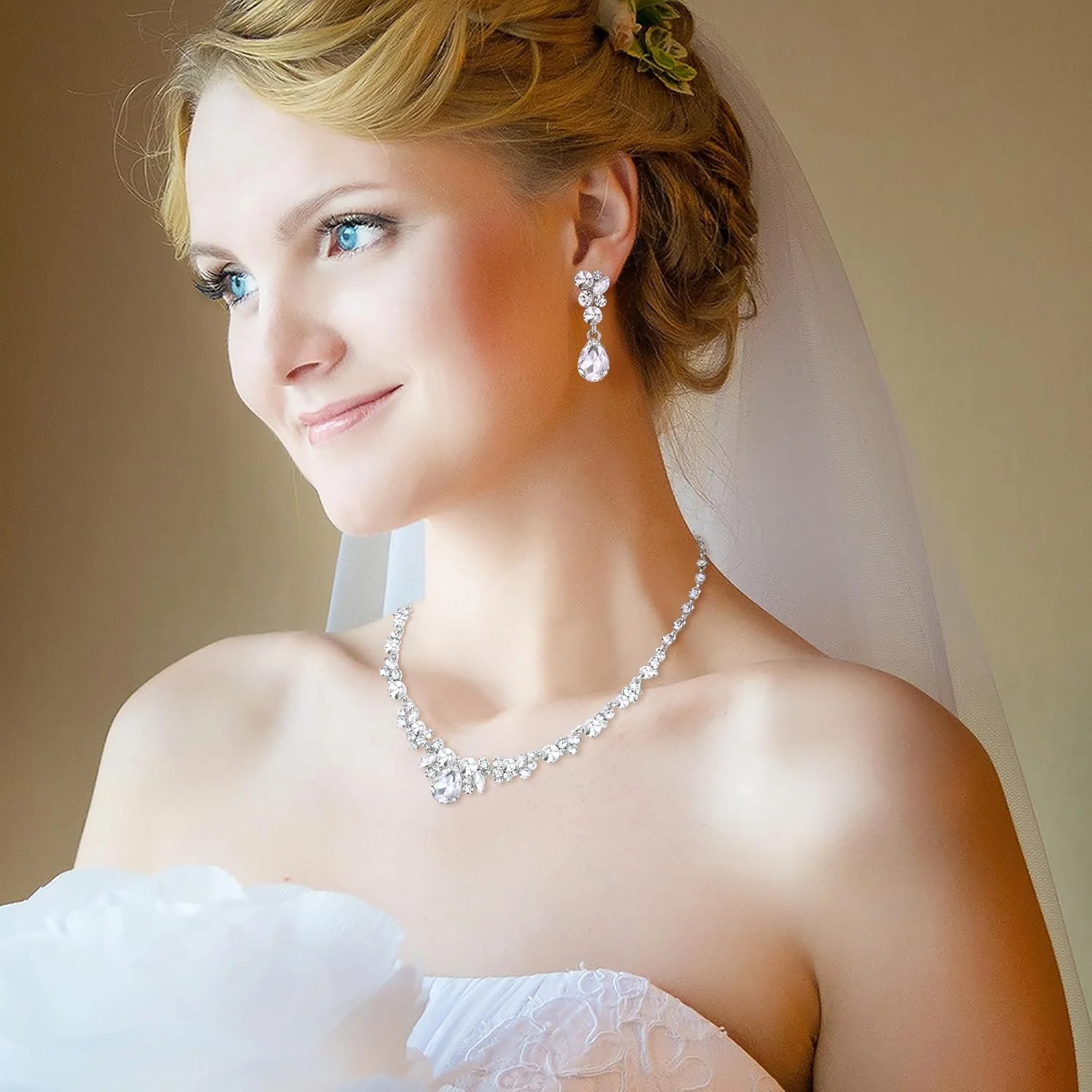 ست گردنبند و گوشواره اشکی گلدار مجلسی نگین دار EVER FAITH ست گردنبند و گوشواره اشکی گلدار مجلسی نگین دار EVER FAITH