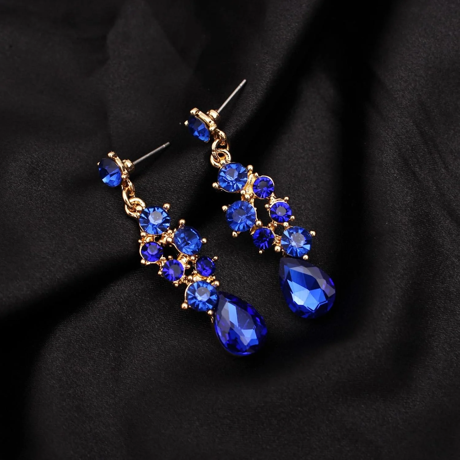 ست جواهرات زنانه SFE شامل گردنبند کریستال اتریشی، گوشواره های آویز اشکی و دستبند مناسب عروسی و مهمانی ست جواهرات زنانه SFE شامل گردنبند کریستال اتریشی، گوشواره های آویز اشکی و دستبند مناسب عروسی و مهمانی