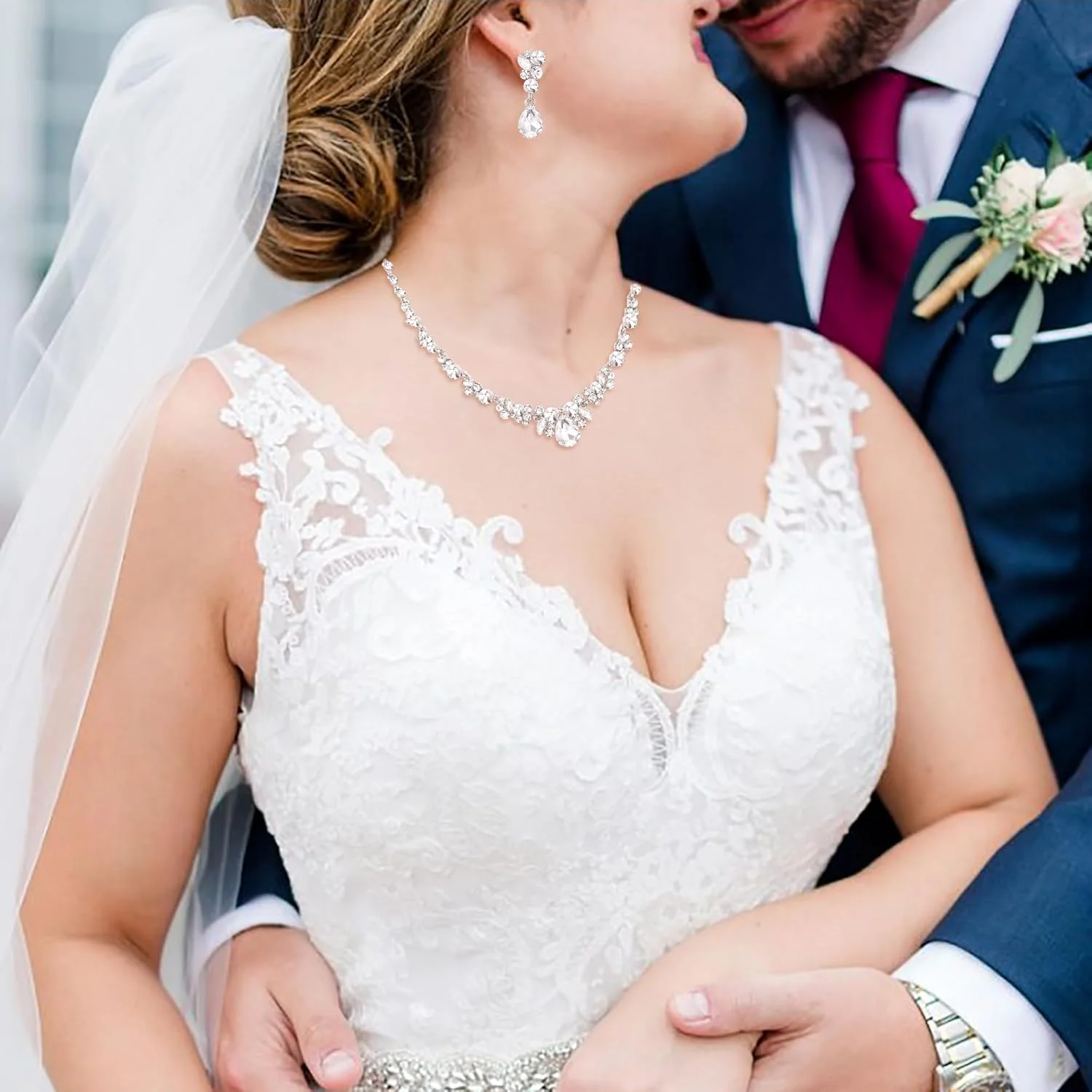 ست گردنبند و گوشواره اشکی گلدار مجلسی نگین دار EVER FAITH ست گردنبند و گوشواره اشکی گلدار مجلسی نگین دار EVER FAITH