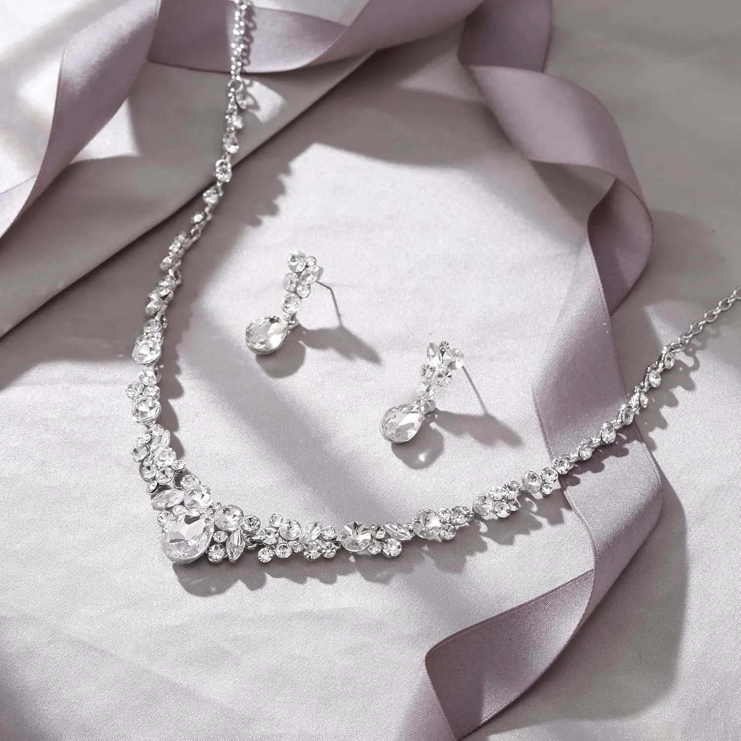 ست گردنبند و گوشواره اشکی گلدار مجلسی نگین دار EVER FAITH ست گردنبند و گوشواره اشکی گلدار مجلسی نگین دار EVER FAITH