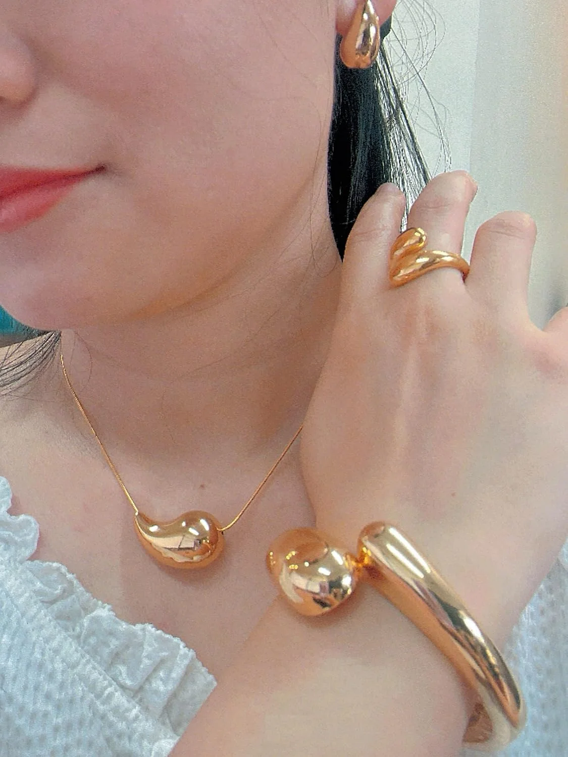 ست جواهرات قطره اشکی روکش طلای Kemmintvn، شامل گردنبند، گوشواره، انگشتر، دستبند النگویی، ست قطره آبی لولایی ضخیم و پیچ خورده برای زنان، ست جواهرات روکش طلای سبک باروک ست جواهرات قطره اشکی روکش طلای Kemmintvn، شامل گردنبند، گوشواره، انگشتر، دستبند النگویی، ست قطره آبی لولایی ضخیم و پیچ خورده برای زنان، ست جواهرات روکش طلای سبک باروک