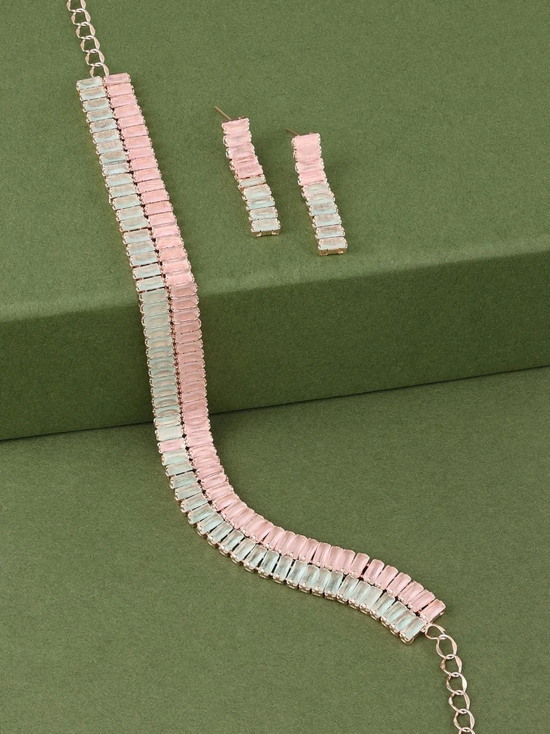 زیوری پرلز ست گردنبند و گوشواره زنانه سبز و صورتی نگیندار با زیرکونیای کوبیک باگت درخشان مناسب مهمانی - ZPFK14026 زیوری پرلز ست گردنبند و گوشواره زنانه سبز و صورتی نگیندار با زیرکونیای کوبیک باگت درخشان مناسب مهمانی - ZPFK14026