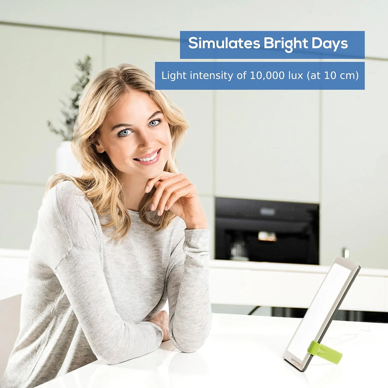 لامپ نور روز Beurer TL 30، شدت نور تقریباً 10000 لوکس در فاصله 10 سانتی متری، دستگاه پزشکی با فناوری LED، بدون سوسو و اشعه ماوراء بنفش، با پایه متغیر و کیف