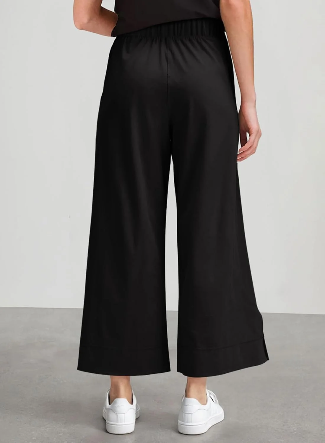 شلوار زنانه پاییزه کشی با فاق بلند، پاچه گشاد، قد کوتاه و چاکدار به همراه جیب شلوار زنانه پاییزه کشی با فاق بلند، پاچه گشاد، قد کوتاه و چاکدار به همراه جیب