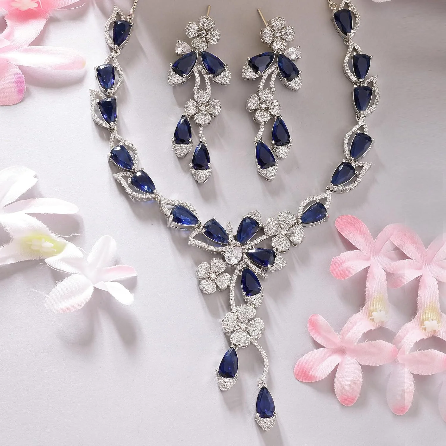 ست گردنبند و گوشواره زنانه نگین دار نقره ای ZENEME با روکش رودیوم، آبی سلطنتی و کریستال اشکی ست گردنبند و گوشواره زنانه نگین دار نقره ای ZENEME با روکش رودیوم، آبی سلطنتی و کریستال اشکی