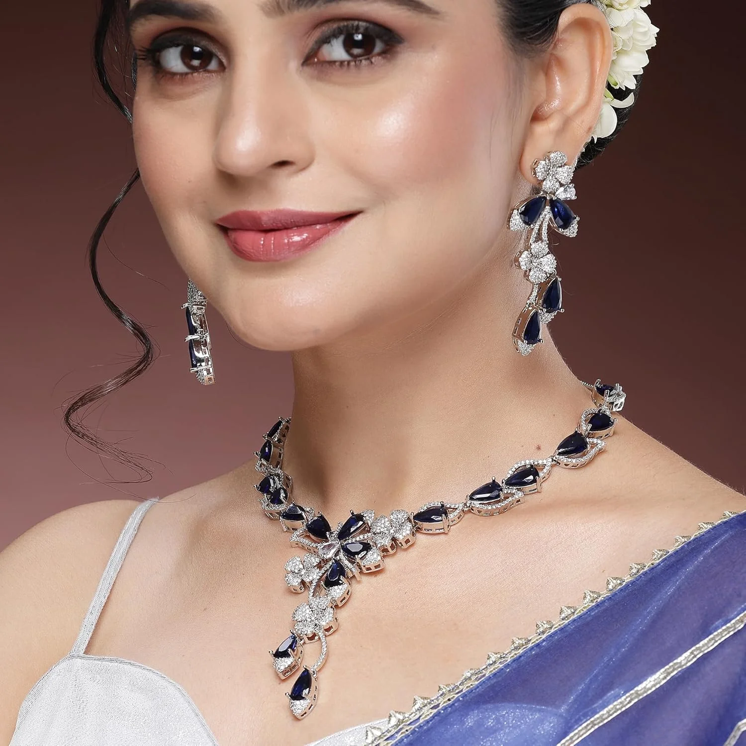 ست گردنبند و گوشواره زنانه نگین دار نقره ای ZENEME با روکش رودیوم، آبی سلطنتی و کریستال اشکی ست گردنبند و گوشواره زنانه نگین دار نقره ای ZENEME با روکش رودیوم، آبی سلطنتی و کریستال اشکی