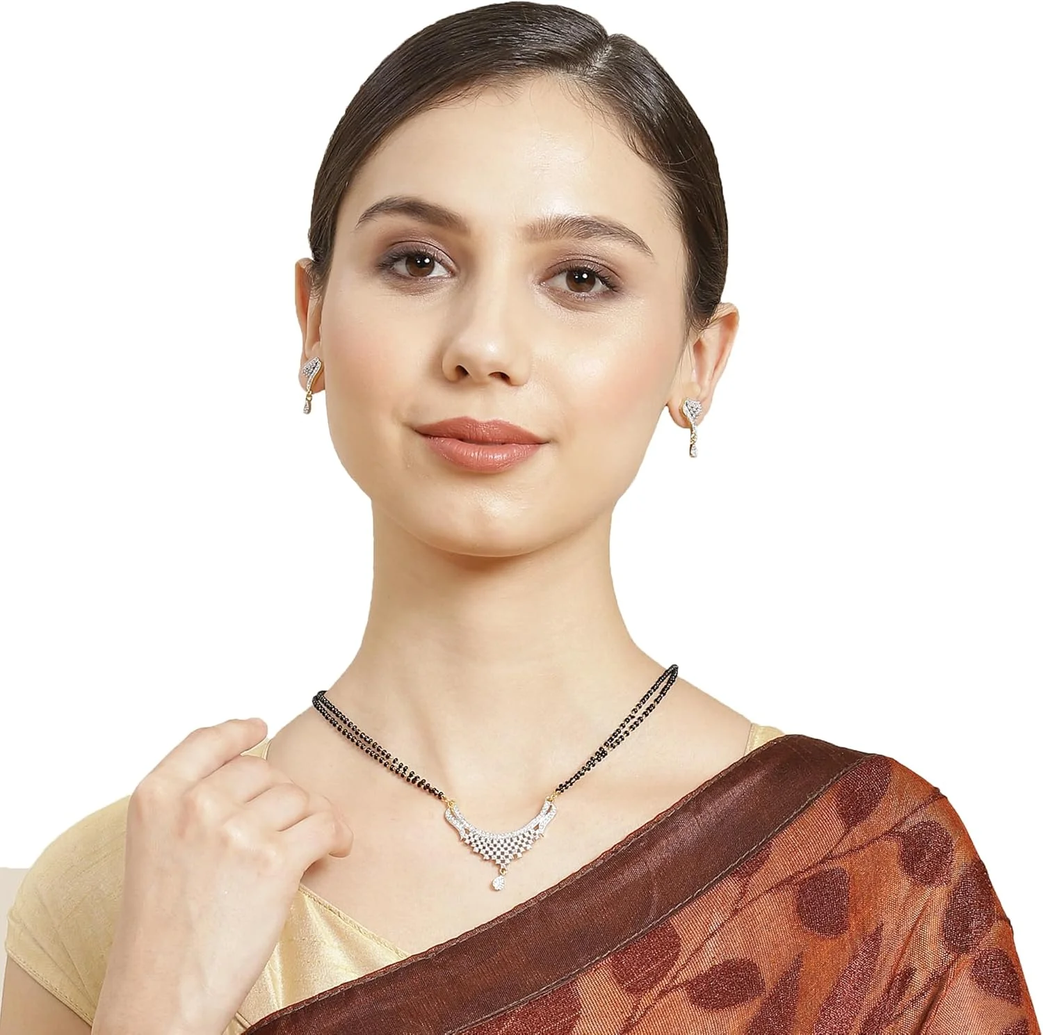 ست مانگالسوتر و آویز زنانه نگین دار طرح الماس آمریکایی با روکش طلای طرح دار Zeneme مناسب مهمانی (طرح 2) ست مانگالسوتر و آویز زنانه نگین دار طرح الماس آمریکایی با روکش طلای طرح دار Zeneme مناسب مهمانی (طرح 2)