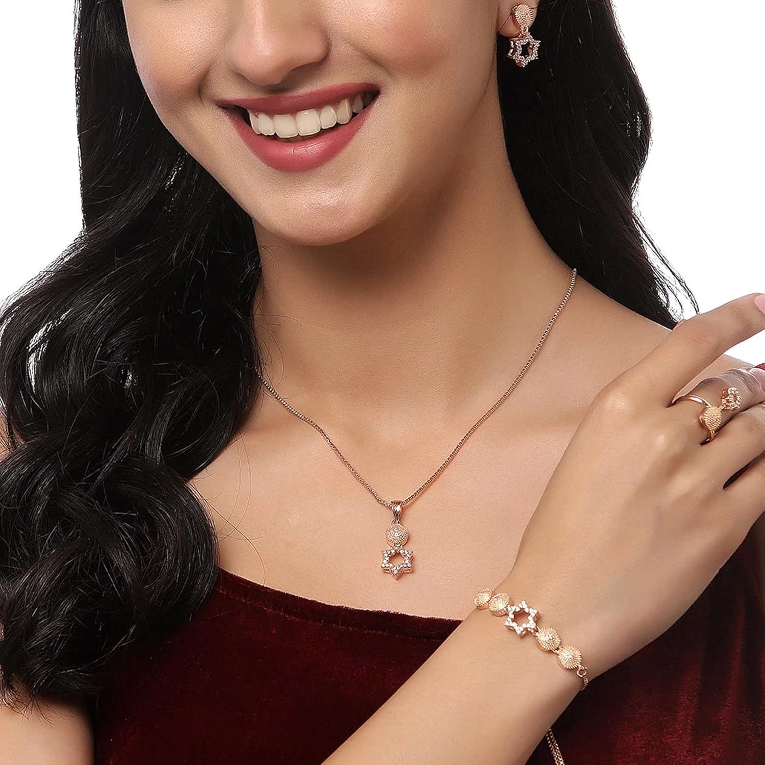 ست زیورآلات زنانه ژوپینگ با روکش رزگلد، شامل گردنبند، گوشواره، دستبند و انگشتر طرح ستاره نگین دار با الماس آمریکایی سفید ست زیورآلات زنانه ژوپینگ با روکش رزگلد، شامل گردنبند، گوشواره، دستبند و انگشتر طرح ستاره نگین دار با الماس آمریکایی سفید