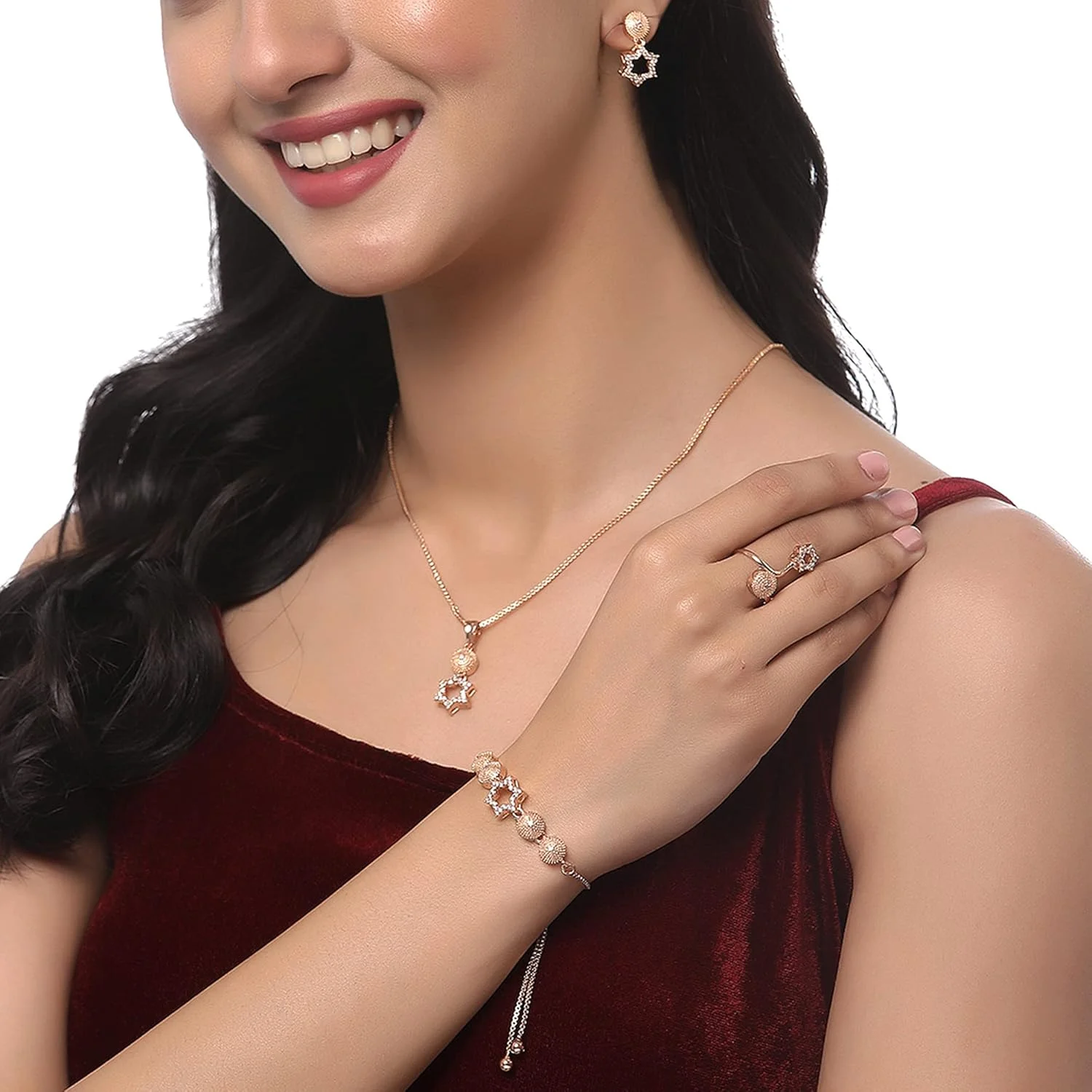 ست زیورآلات زنانه ژوپینگ با روکش رزگلد، شامل گردنبند، گوشواره، دستبند و انگشتر طرح ستاره نگین دار با الماس آمریکایی سفید ست زیورآلات زنانه ژوپینگ با روکش رزگلد، شامل گردنبند، گوشواره، دستبند و انگشتر طرح ستاره نگین دار با الماس آمریکایی سفید