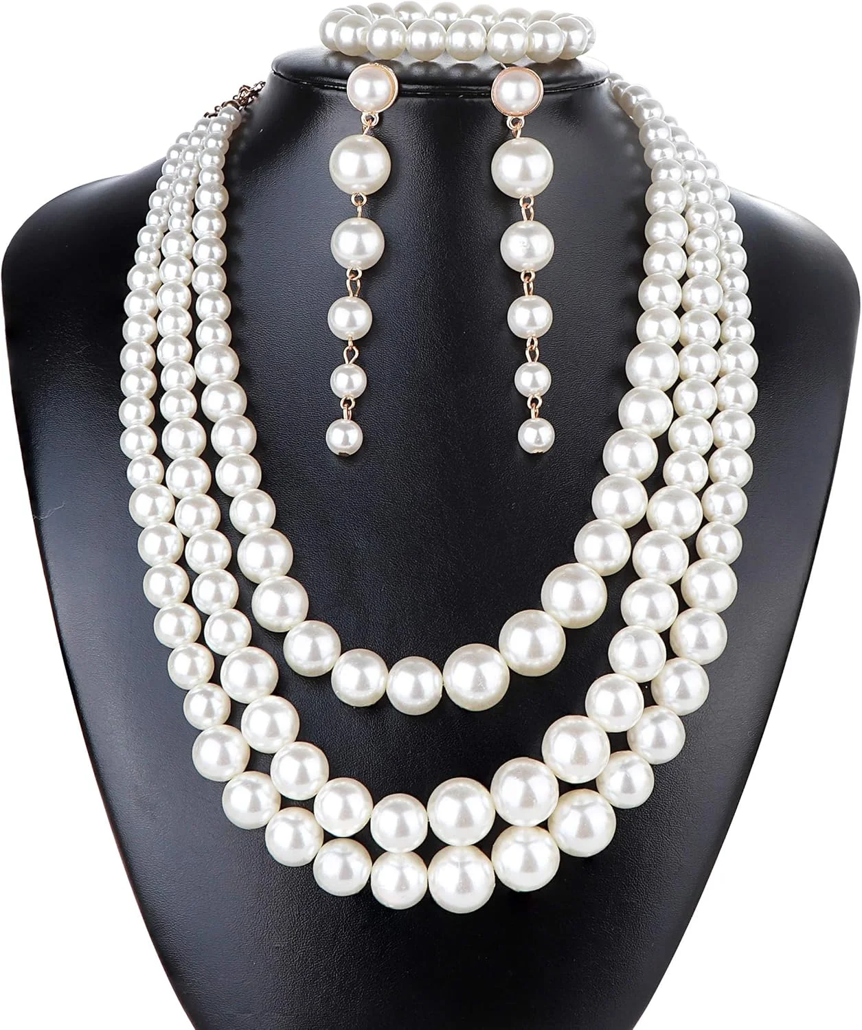 بستیل، ست جواهرات زنانه شامل گردنبند سه ردیفه مروارید مصنوعی، گوشواره های آویز مرواریدی بلند و دستبند بستیل، ست جواهرات زنانه شامل گردنبند سه ردیفه مروارید مصنوعی، گوشواره های آویز مرواریدی بلند و دستبند