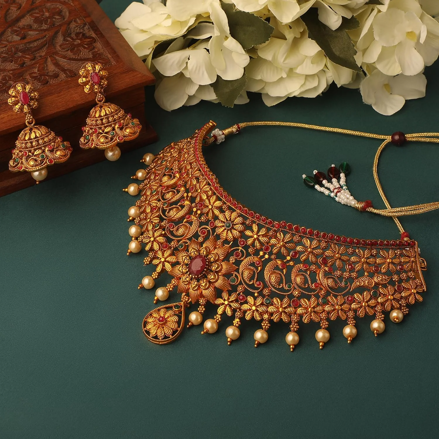 ست جواهرات گردنبند چوکر مرواریدی طرح معبد سنتی شیک و جدید Shining Diva Fashion برای زنان (rrsd13868s) (طلایی)، تک سایز، فلزی، بدون سنگ قیمتی