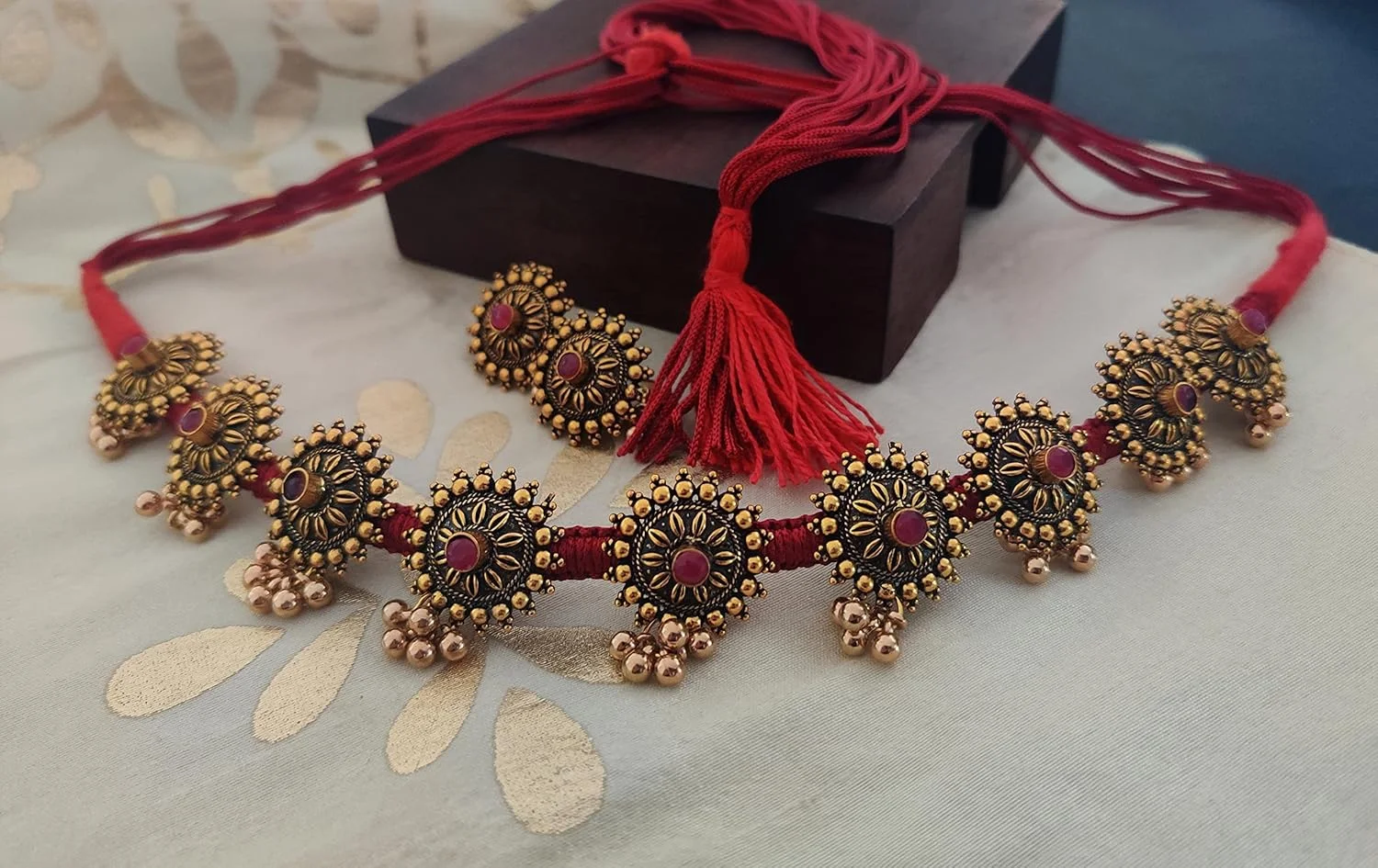 ست جواهرات دست ساز دو رنگه Binnis شامل گردنبند چوکر با بافت