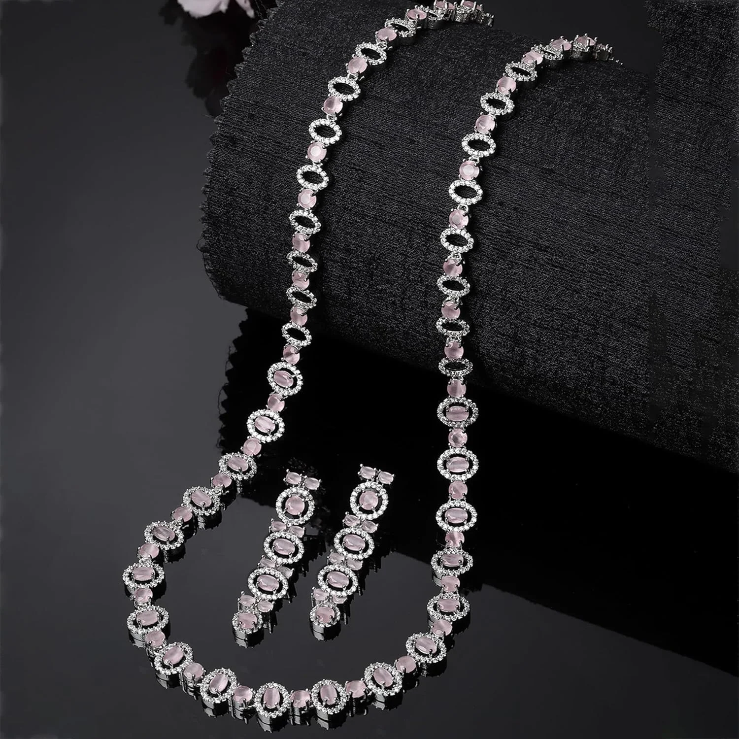 ست زیورآلات زنانه و دخترانه زنم مدل گردنبند بلند و گوشواره نگین دار طرح الماس آمریکایی با روکش رودیوم نقره ای ست زیورآلات زنانه و دخترانه زنم مدل گردنبند بلند و گوشواره نگین دار طرح الماس آمریکایی با روکش رودیوم نقره ای