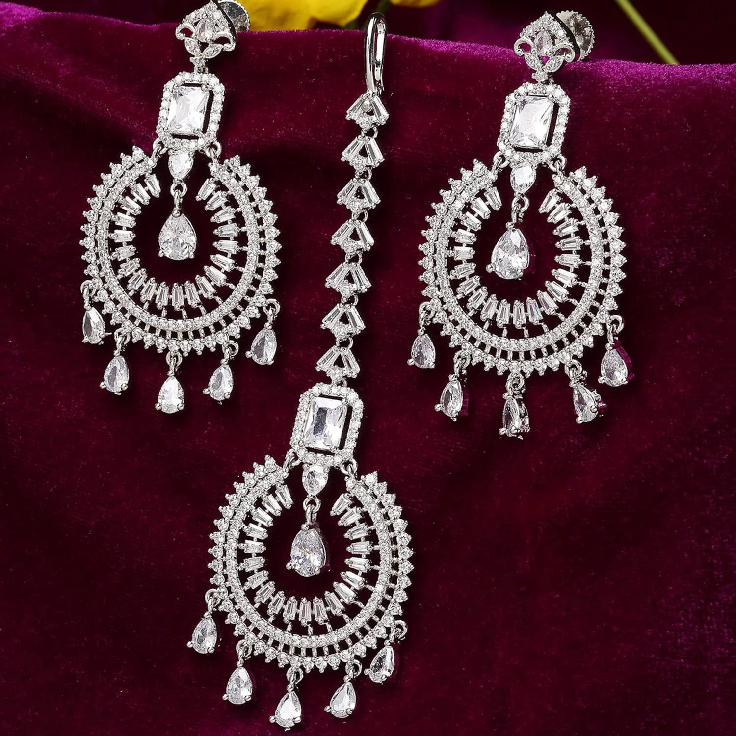 ست گوشواره و مانگ تیکا زنانه و دخترانه Zeneme با طراحی گرد براق و روکش رودیوم، متوسط، برنج با روکش رودیوم، زیرکونیا مکعبی ست گوشواره و مانگ تیکا زنانه و دخترانه Zeneme با طراحی گرد براق و روکش رودیوم، متوسط، برنج با روکش رودیوم، زیرکونیا مکعبی