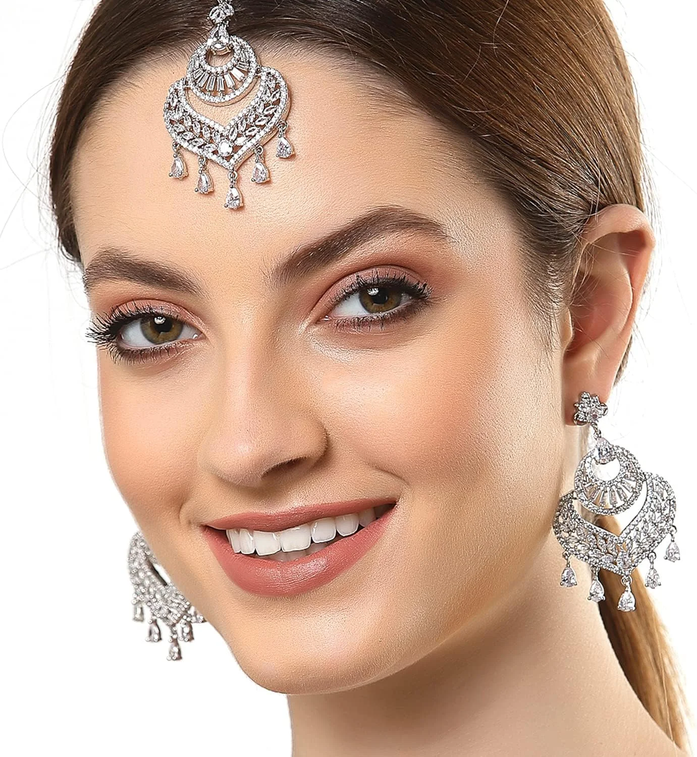 زنم مجموعهای شیک و براق با طراحی گرد، شامل مانگ تیکا و گوشواره با روکش رودیوم برای زنان و دختران، سایز متوسط، برنج با روکش رودیوم، زیرکونیا کوبیک زنم مجموعهای شیک و براق با طراحی گرد، شامل مانگ تیکا و گوشواره با روکش رودیوم برای زنان و دختران، سایز متوسط، برنج با روکش رودیوم، زیرکونیا کوبیک