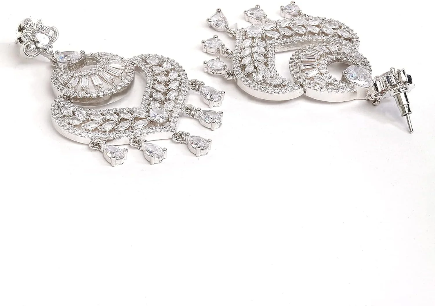 زنم مجموعهای شیک و براق با طراحی گرد، شامل مانگ تیکا و گوشواره با روکش رودیوم برای زنان و دختران، سایز متوسط، برنج با روکش رودیوم، زیرکونیا کوبیک زنم مجموعهای شیک و براق با طراحی گرد، شامل مانگ تیکا و گوشواره با روکش رودیوم برای زنان و دختران، سایز متوسط، برنج با روکش رودیوم، زیرکونیا کوبیک