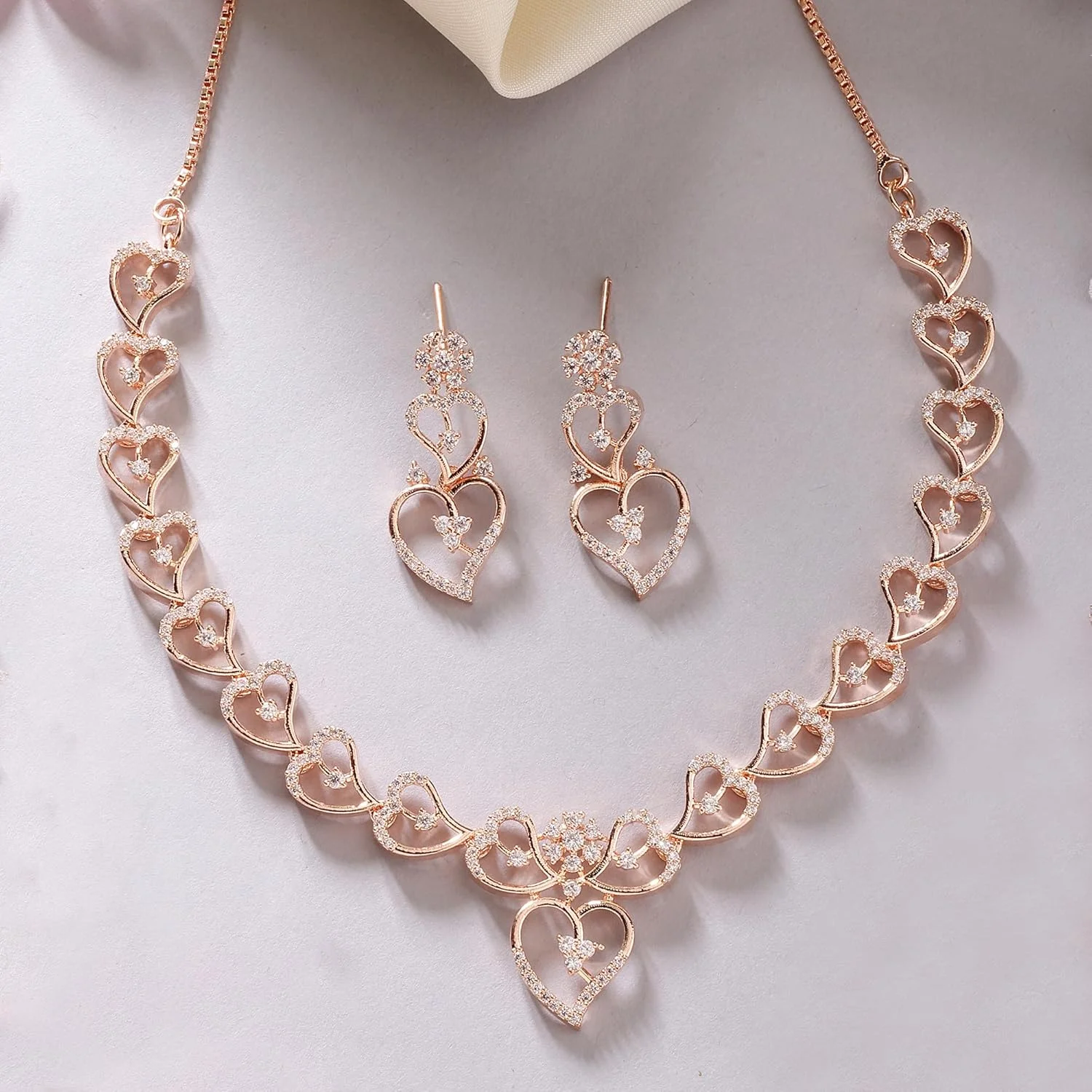 ست جواهرات زنانه نگین اتمی رزگلد زنانه زنم | جواهرات فانتزی | گوشواره و گردنبند گلدار رزگلد روکش شده زنانه و دخترانه ست جواهرات زنانه نگین اتمی رزگلد زنانه زنم | جواهرات فانتزی | گوشواره و گردنبند گلدار رزگلد روکش شده زنانه و دخترانه