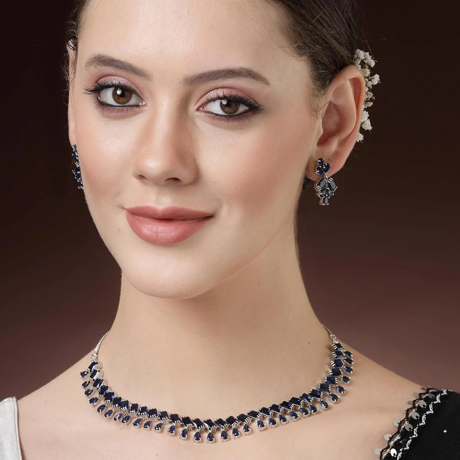 ست گردنبند و گوشواره زنانه نگین دار طرح گلابی نقره ای آبکاری شده با الماس آمریکایی زنانه ست گردنبند و گوشواره زنانه نگین دار طرح گلابی نقره ای آبکاری شده با الماس آمریکایی زنانه